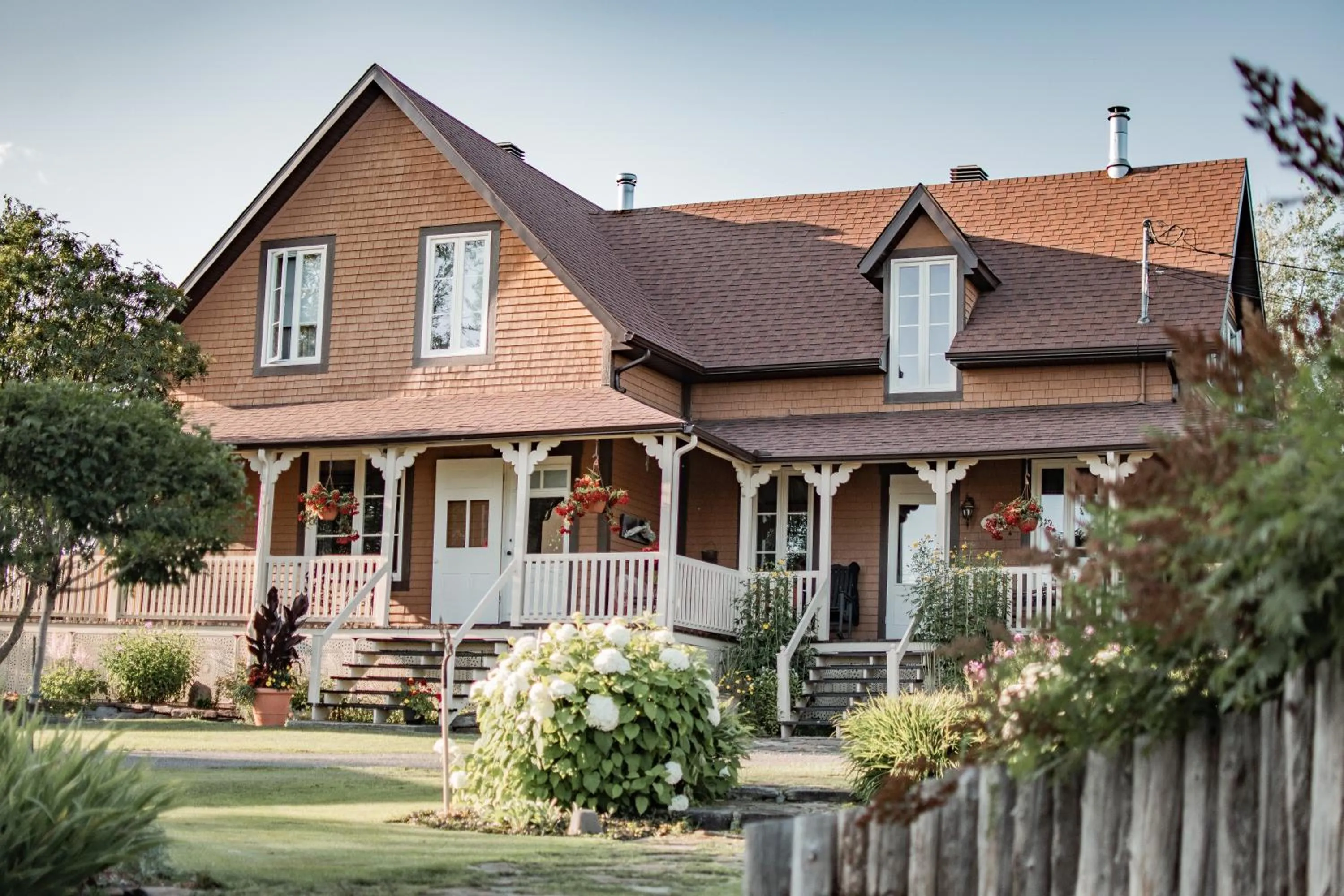 Property building in La Ruelle Hébergement