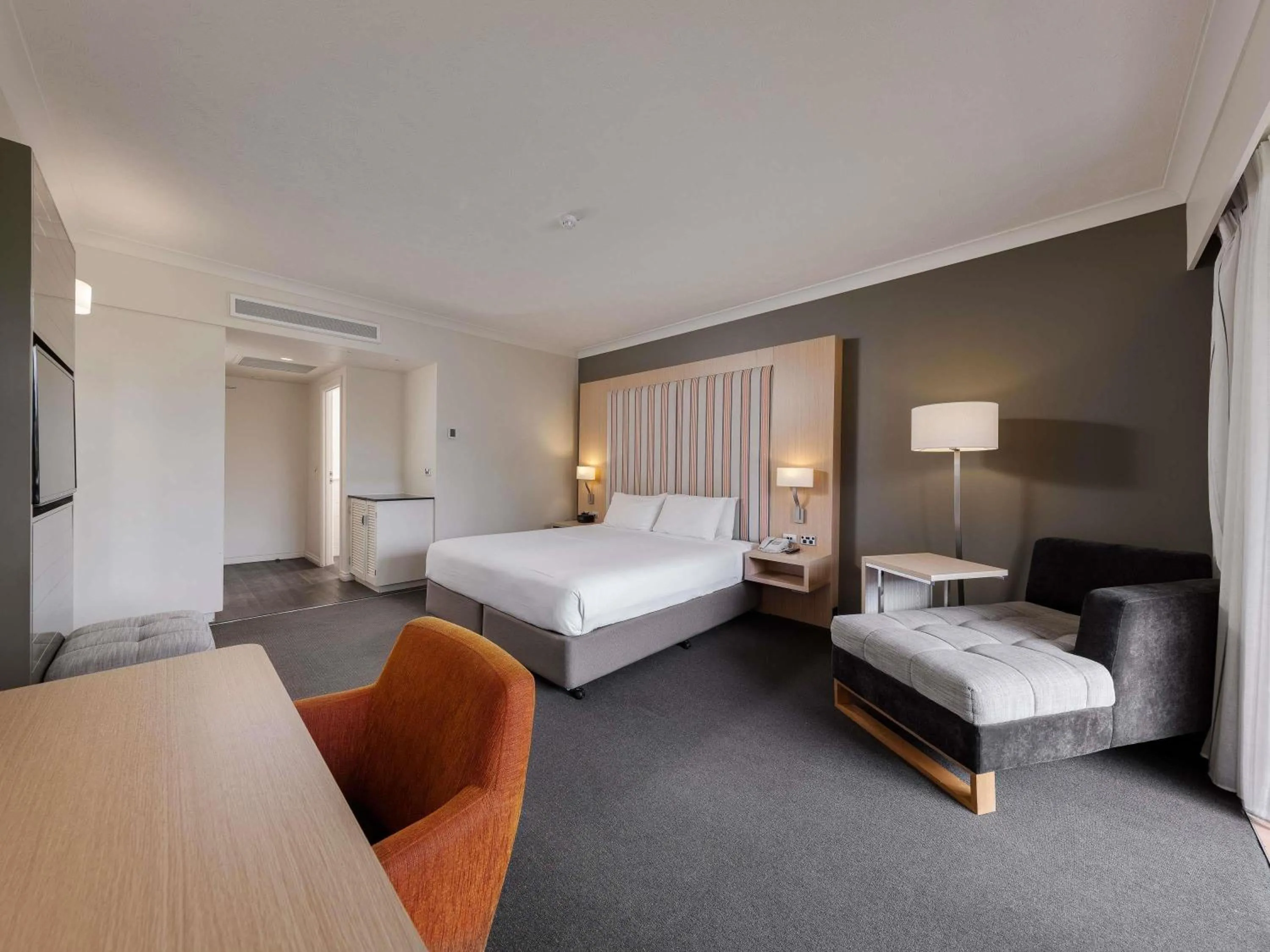 Business facilities, Bed in Mercure Gold Coast Resort