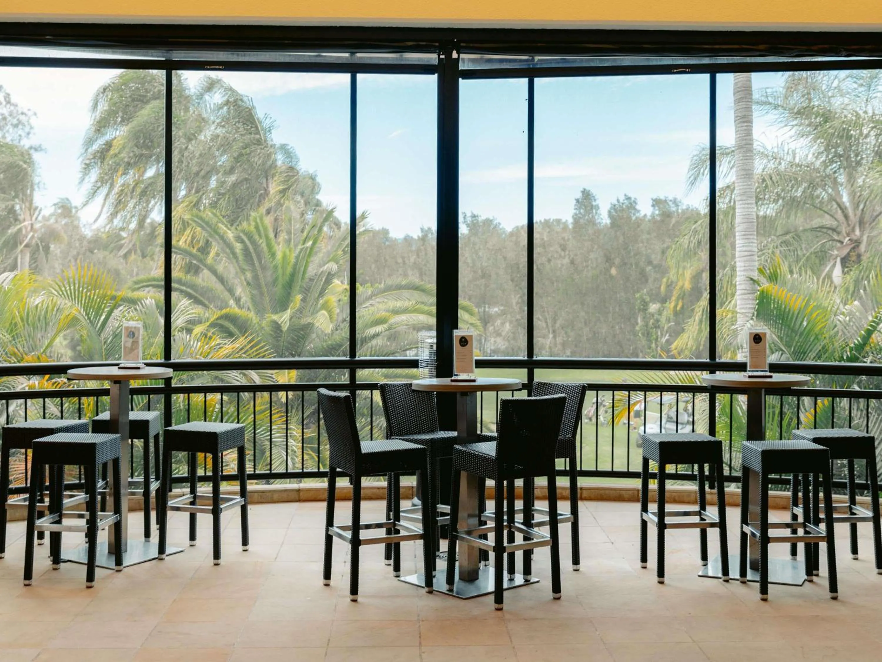 Lounge or bar in Mercure Gold Coast Resort