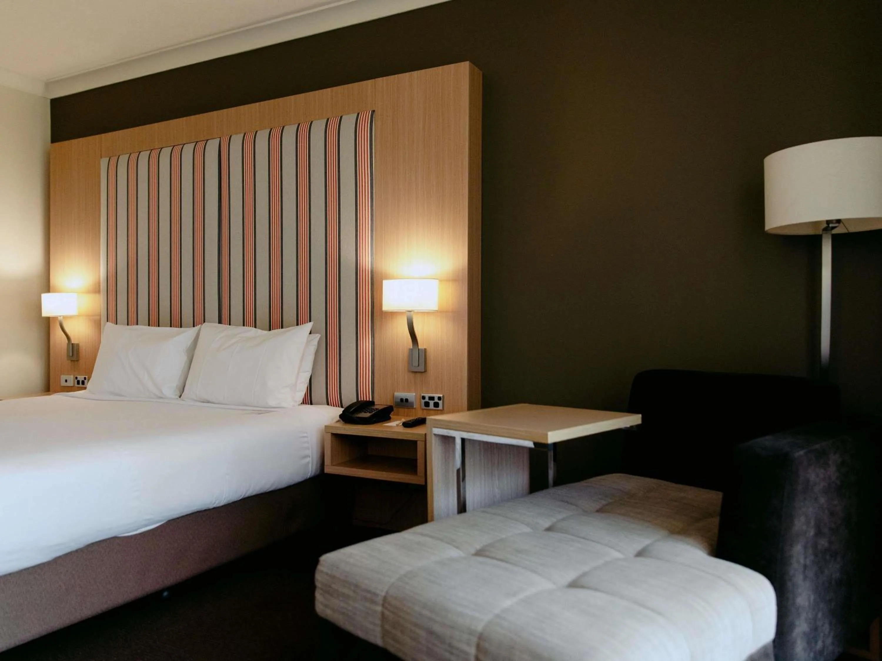 Bedroom, Bed in Mercure Gold Coast Resort