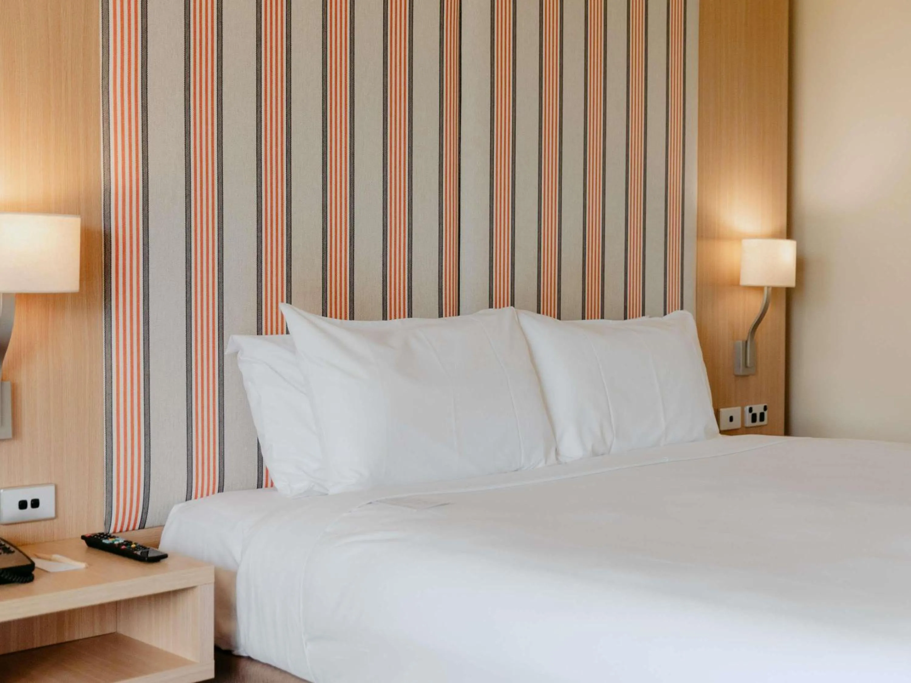 Bedroom, Bed in Mercure Gold Coast Resort