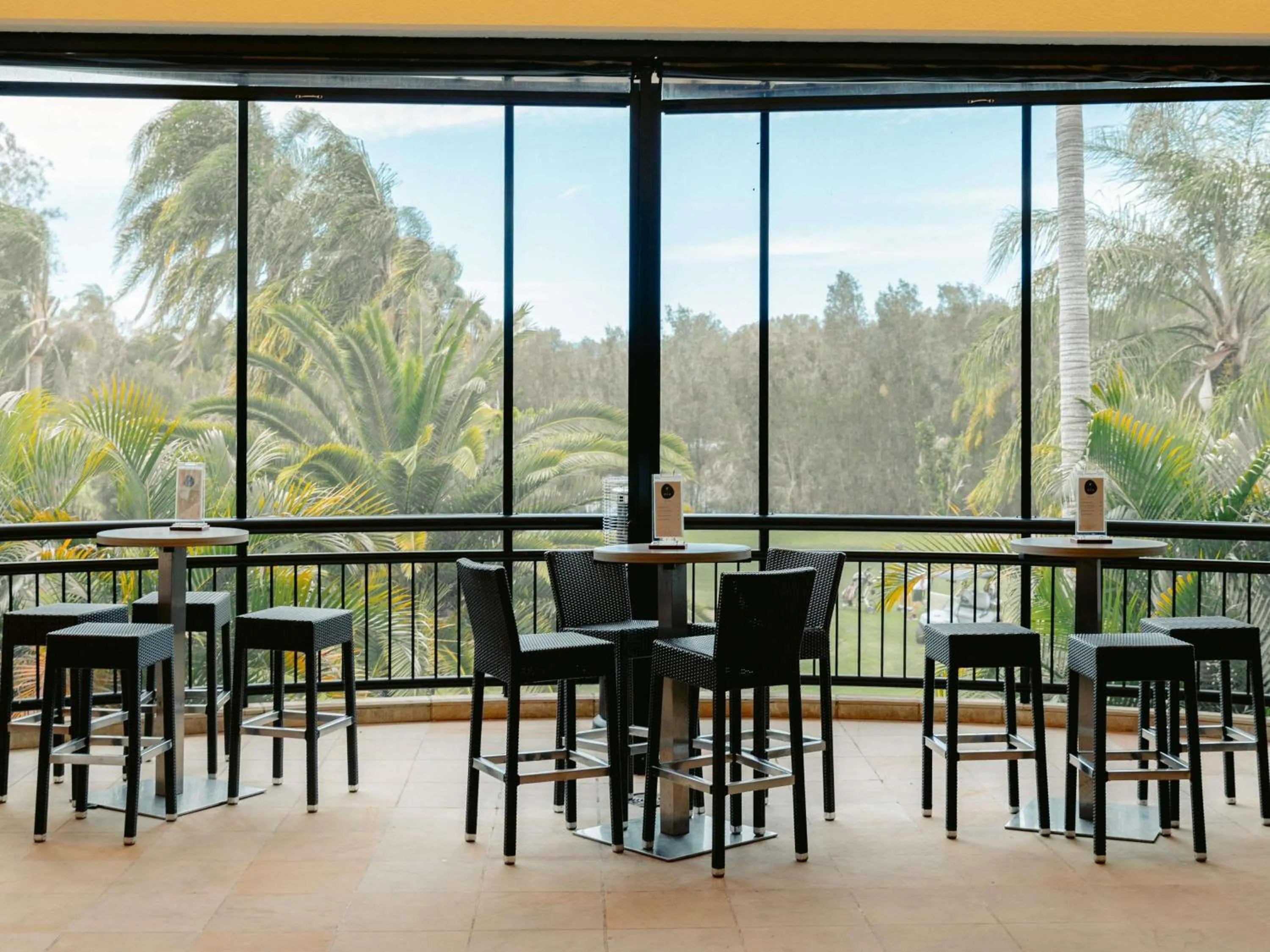 Lounge or bar in Mercure Gold Coast Resort