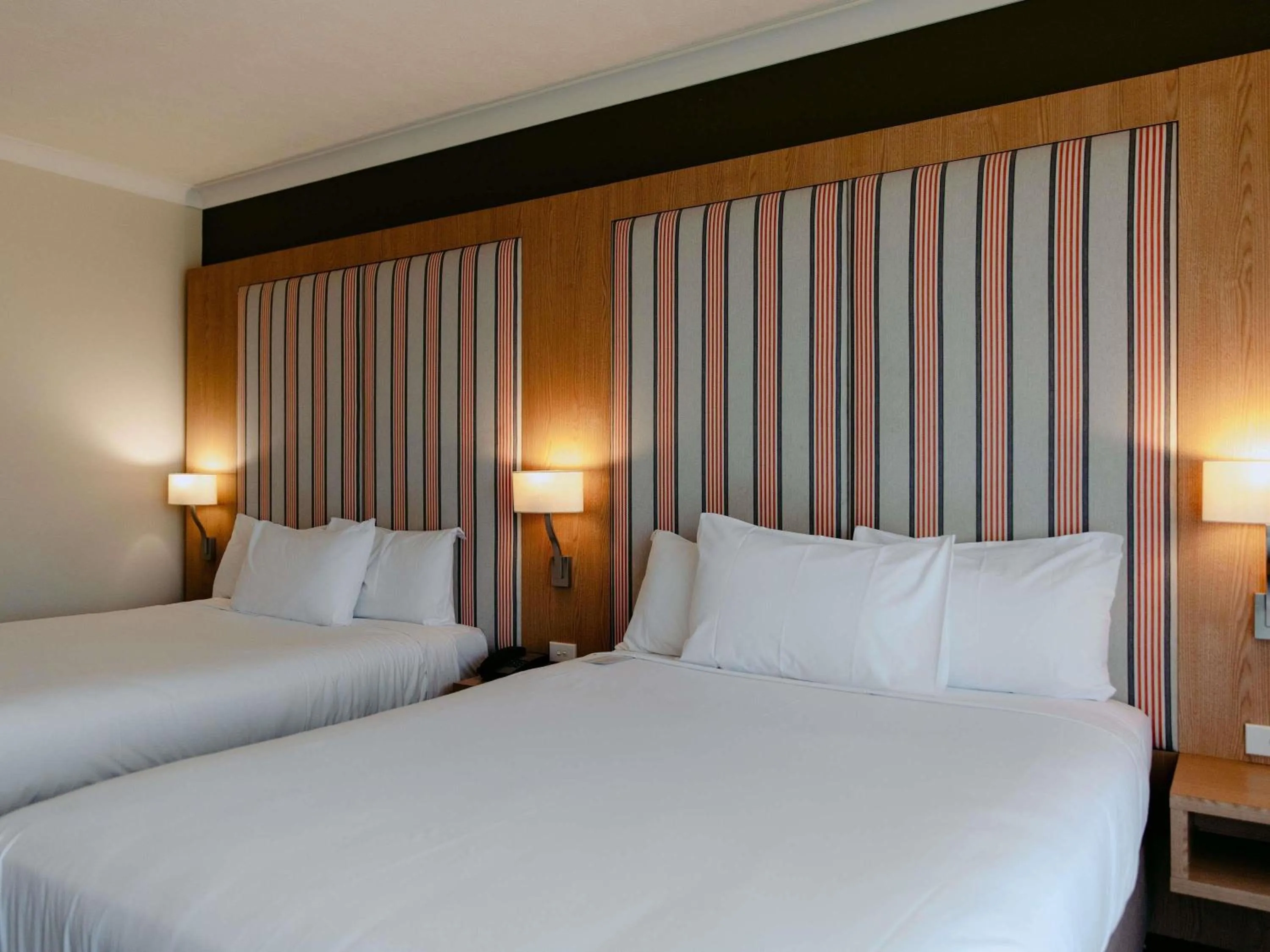 Bedroom, Bed in Mercure Gold Coast Resort