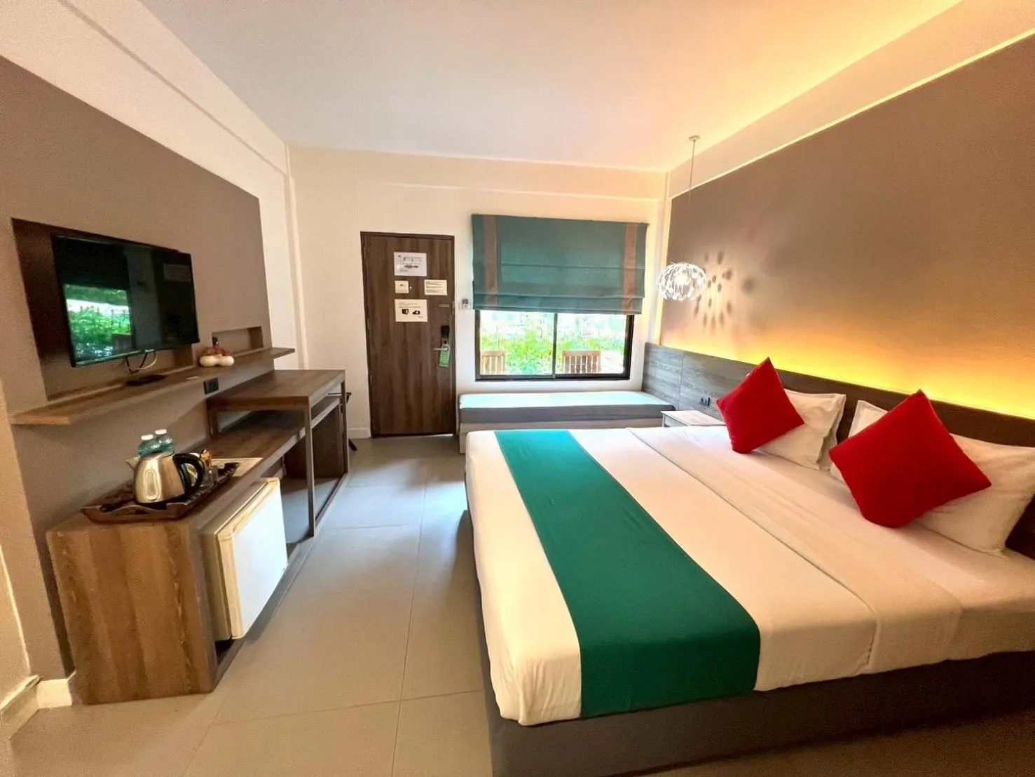Guests, Bed in The Viridian Resort Patong