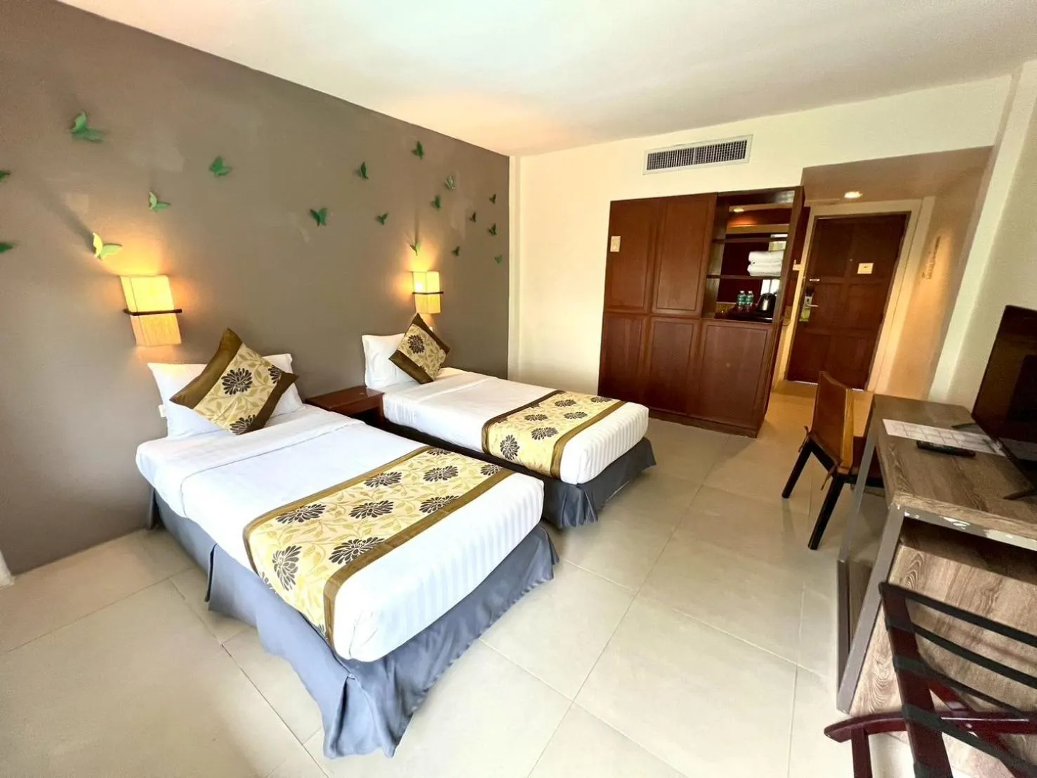 Bedroom, Bed in The Viridian Resort Patong