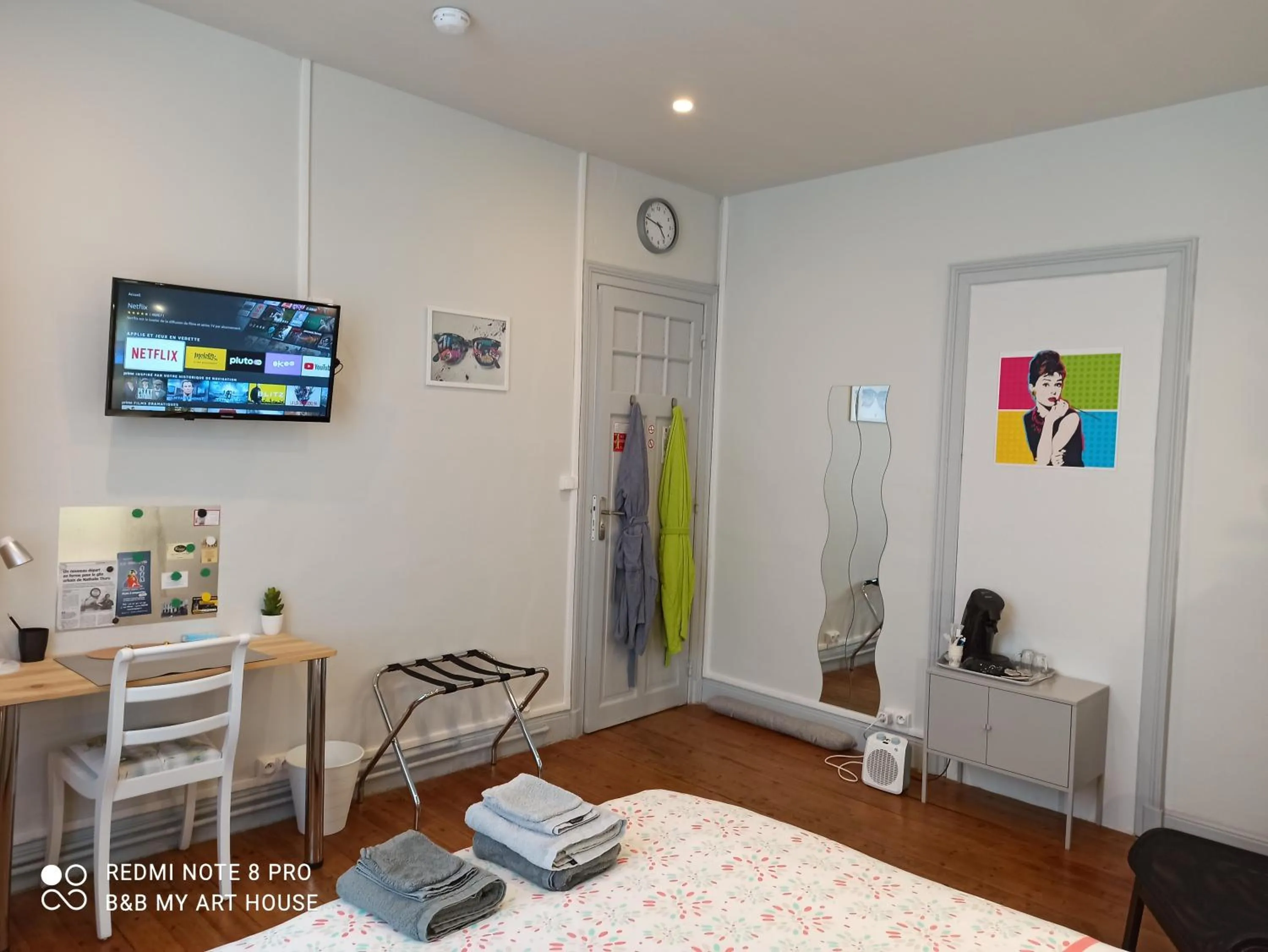 TV and multimedia in B&B My Art House (Douai Centre)