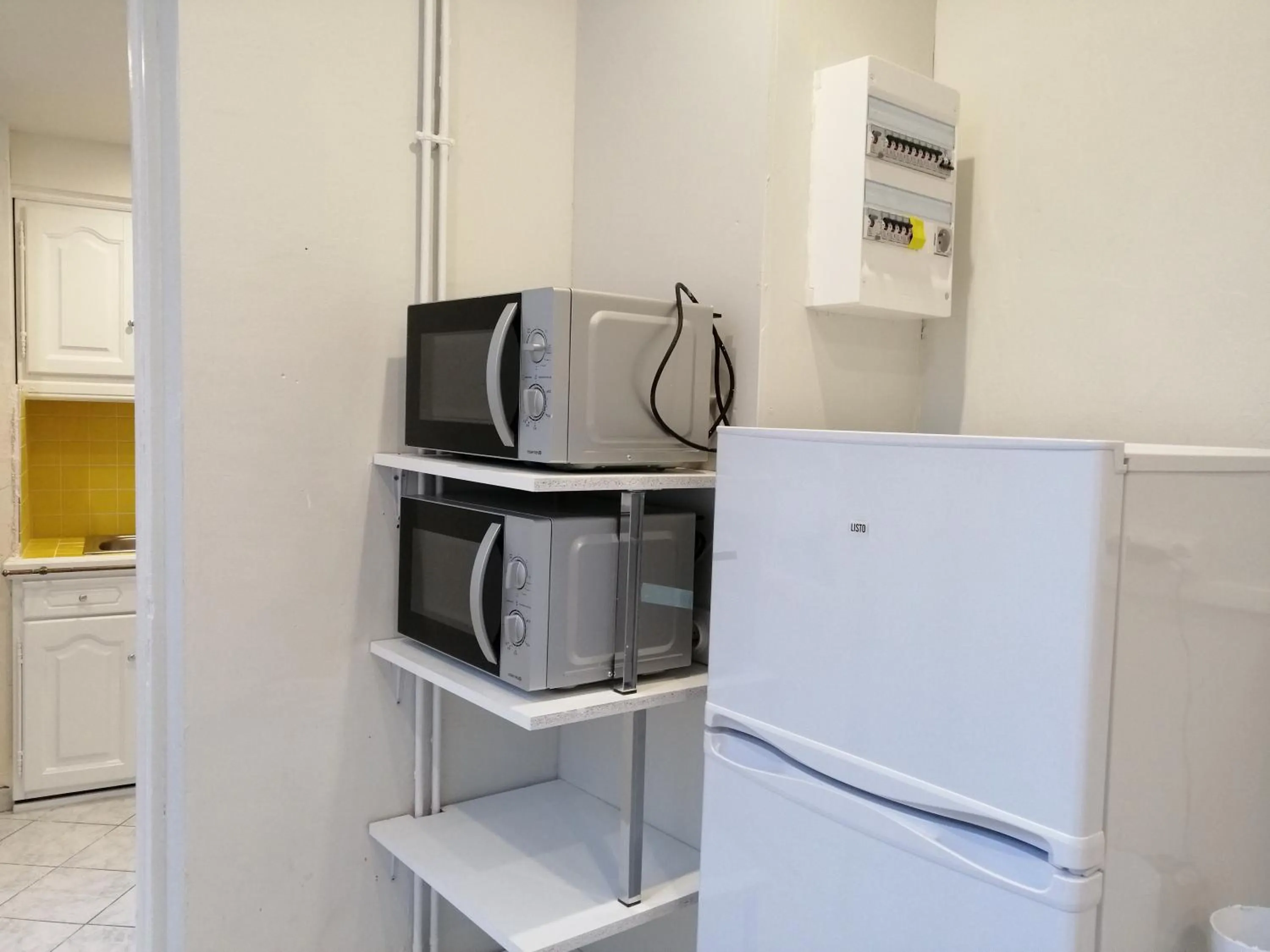 Communal kitchen in B&B My Art House (Douai Centre)