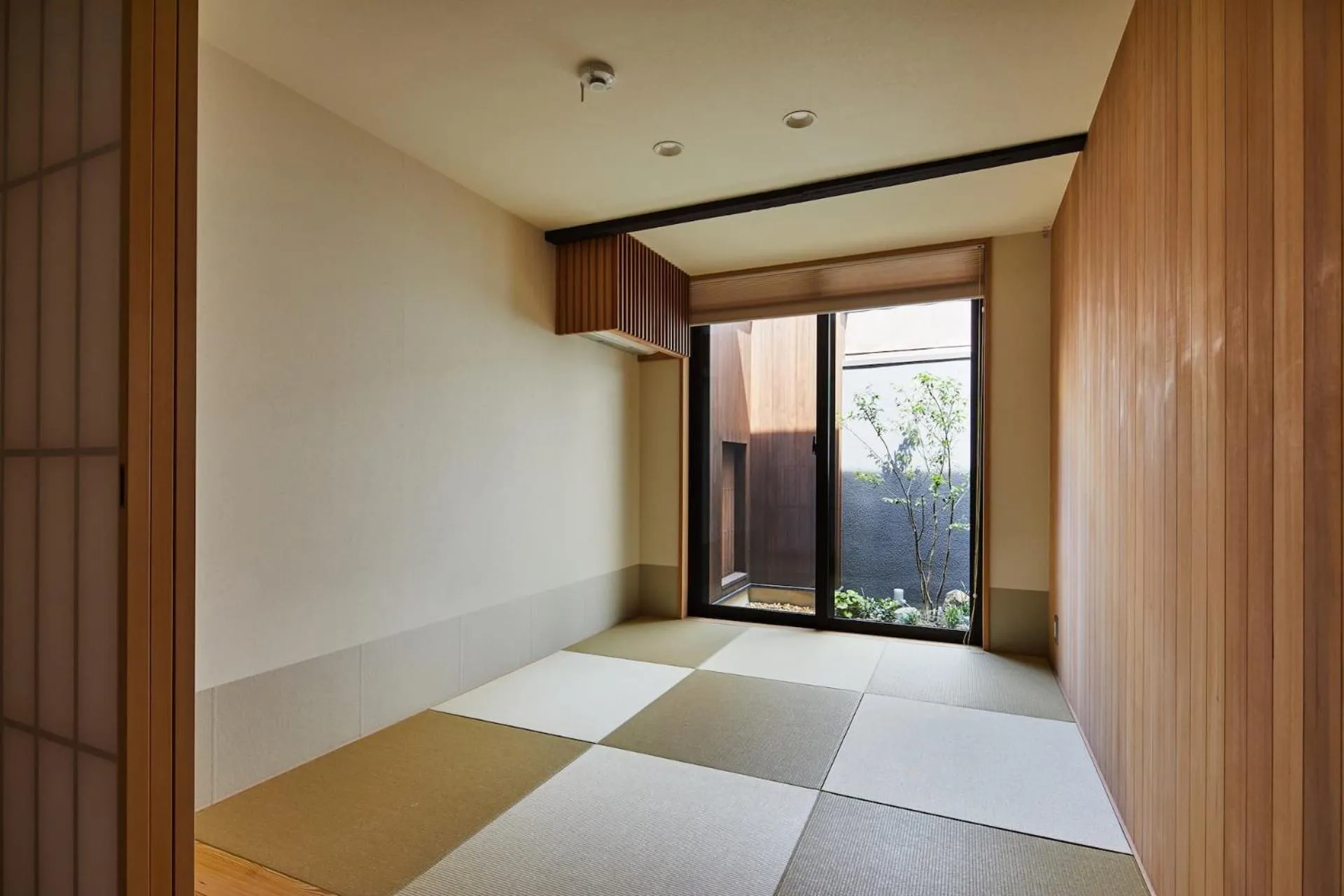 Bed in Gion Shirakawa no Yado