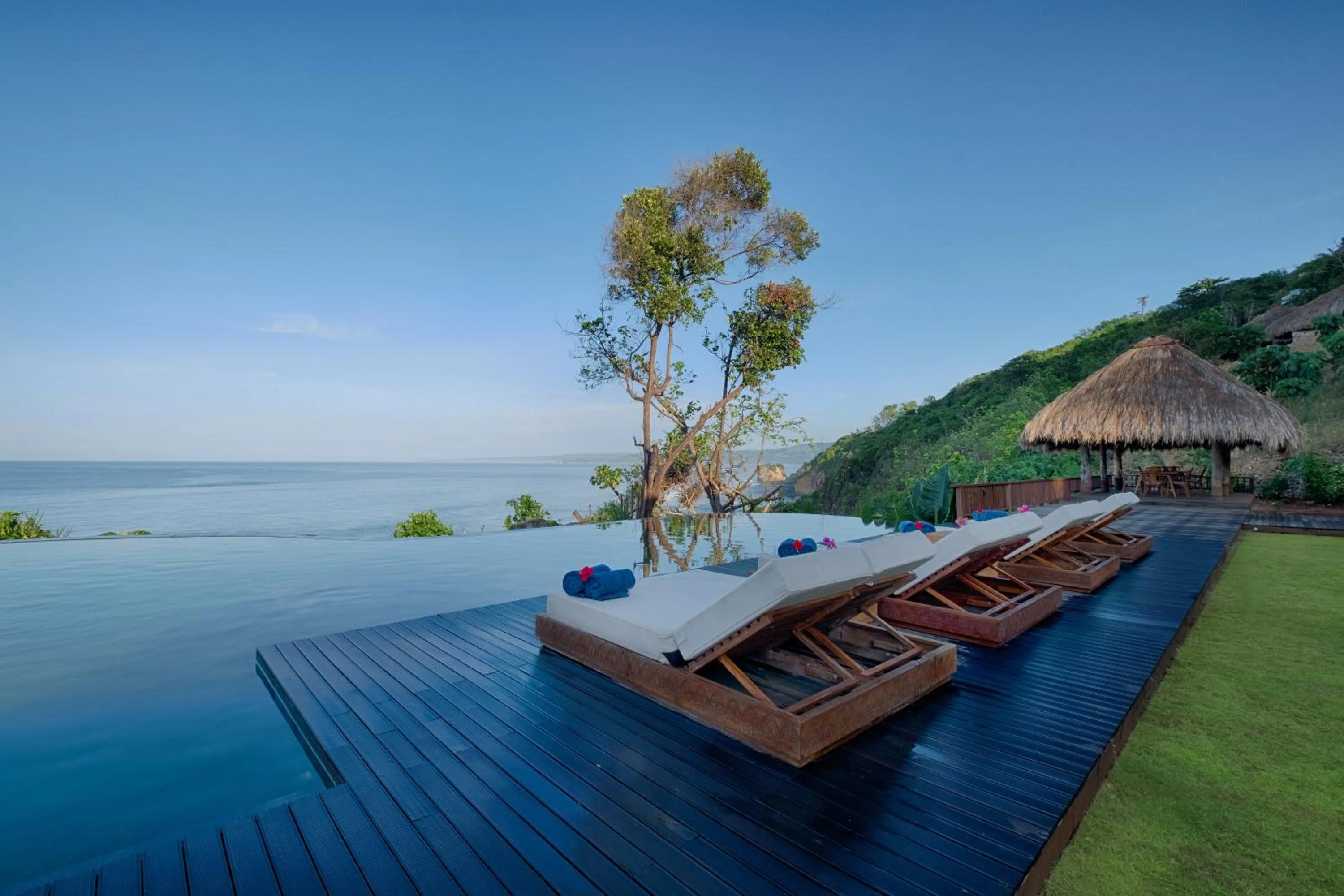 Swimming pool in Lelewatu Resort Sumba