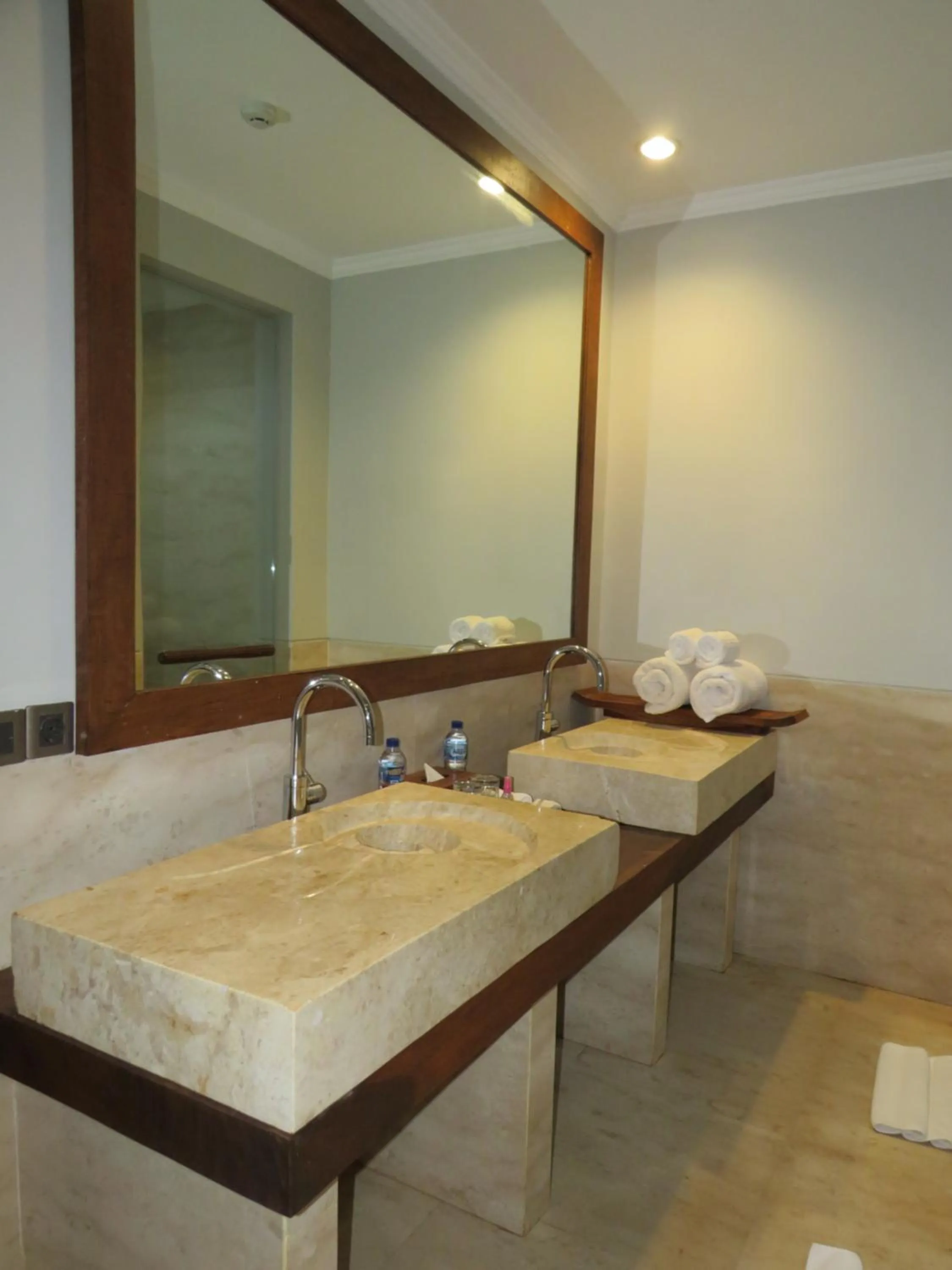 Toilet in Lelewatu Resort Sumba