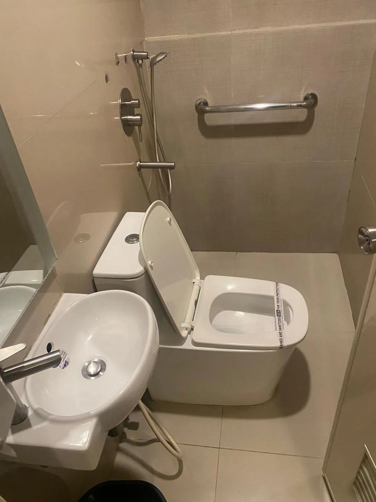 Toilet in Hotel Sogo Malate