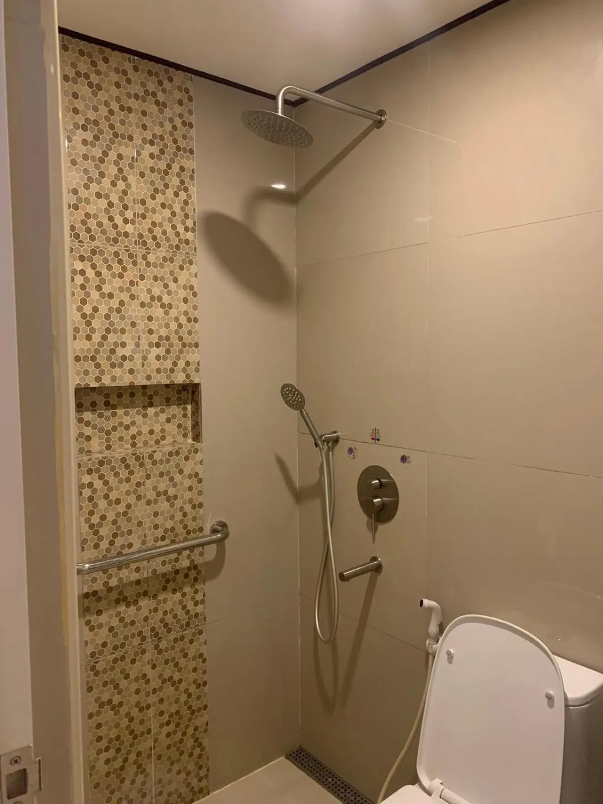 Shower in Hotel Sogo Malate