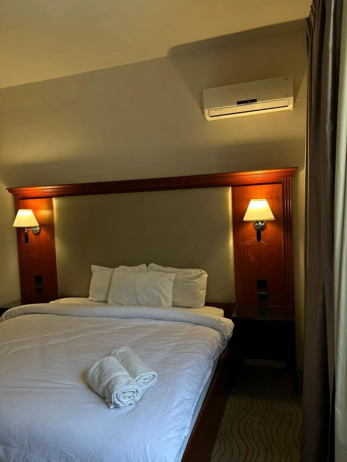 Property building, Bed in Amman Pasha Hotel