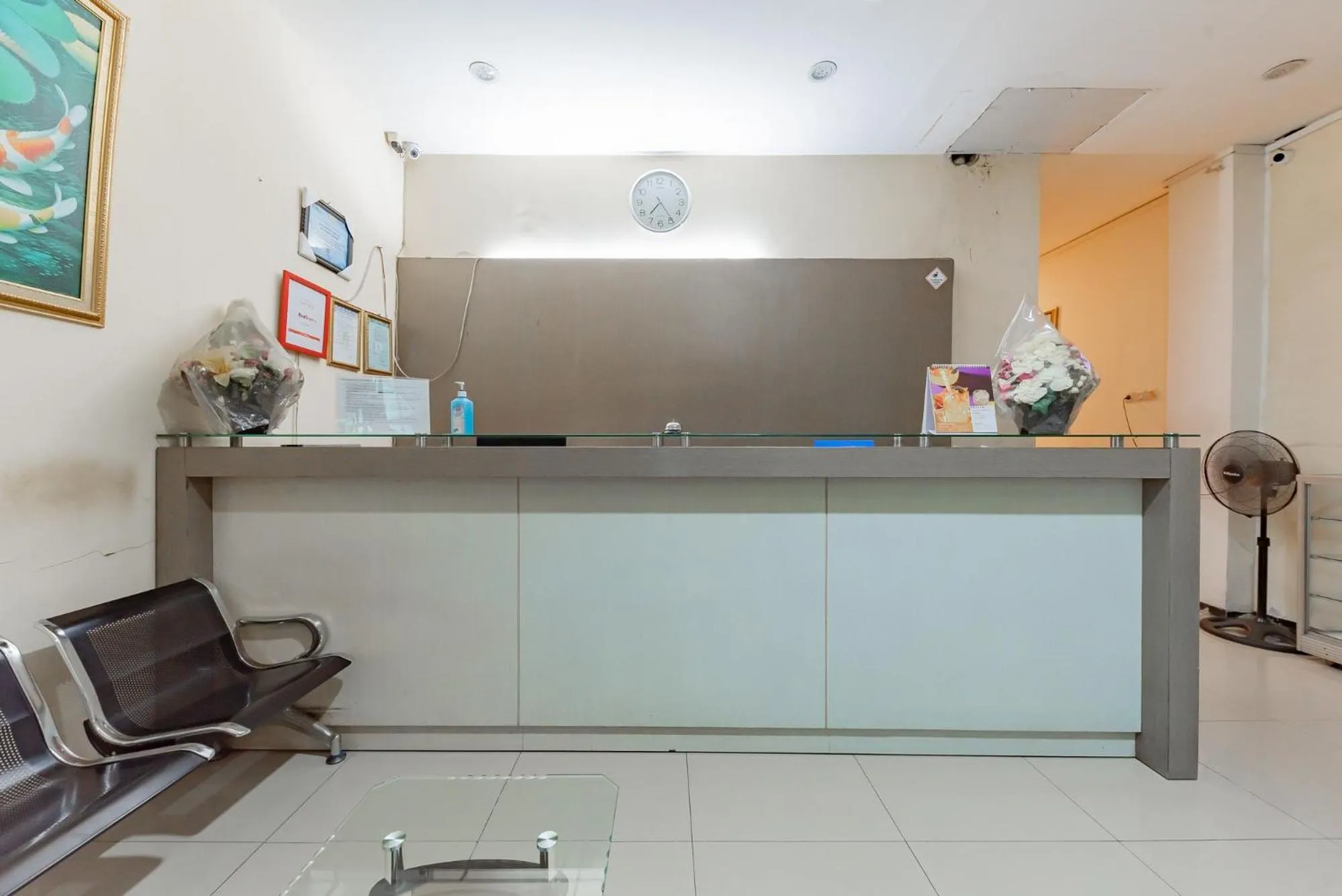Lobby or reception in RedDoorz near Pasar Tarapung Siring Banjarmasin