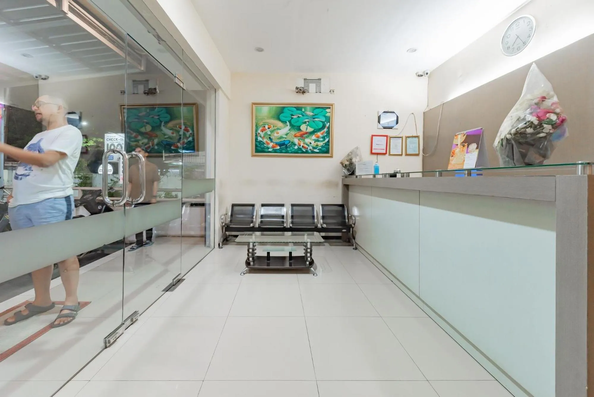 Lobby or reception in RedDoorz near Pasar Tarapung Siring Banjarmasin