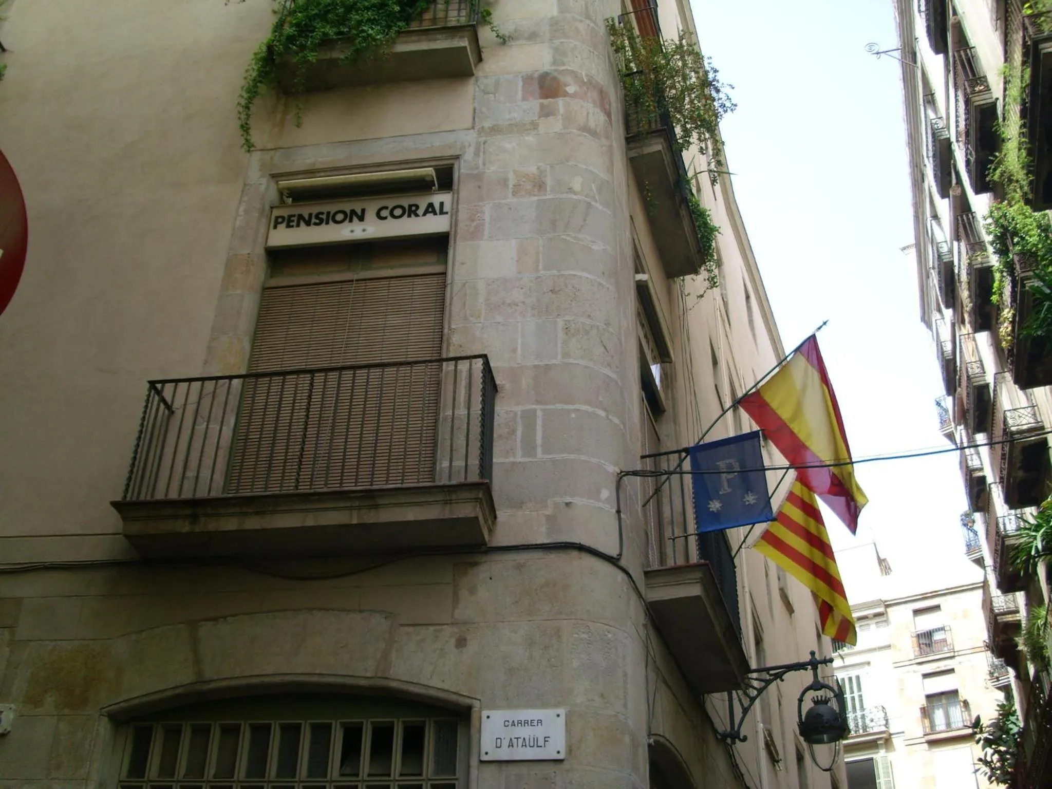 Property building in Pensión Coral