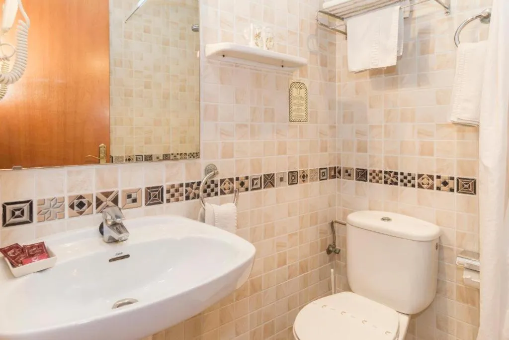 Public Bath in Pensión Coral