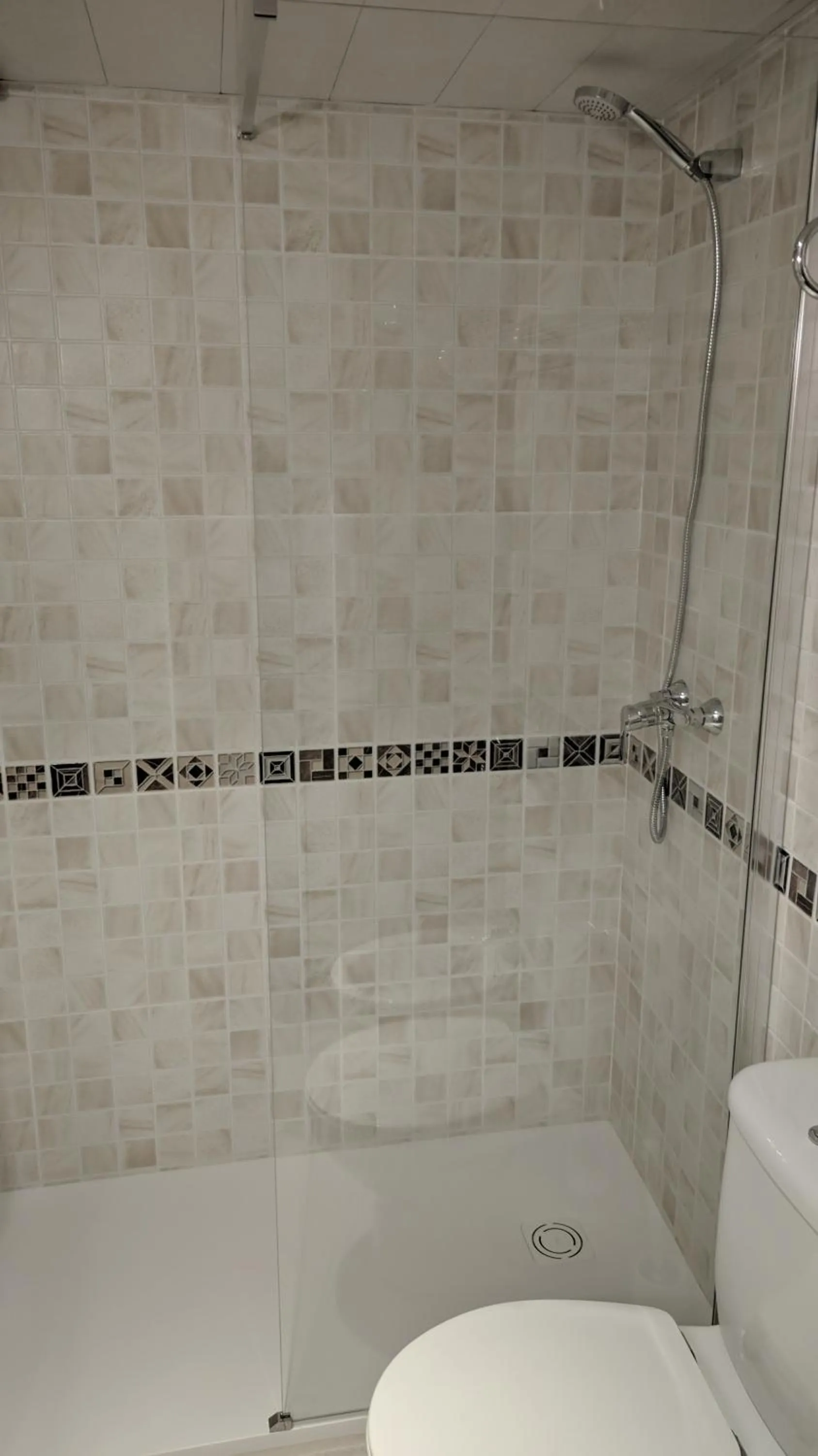 Shower in Pensión Coral