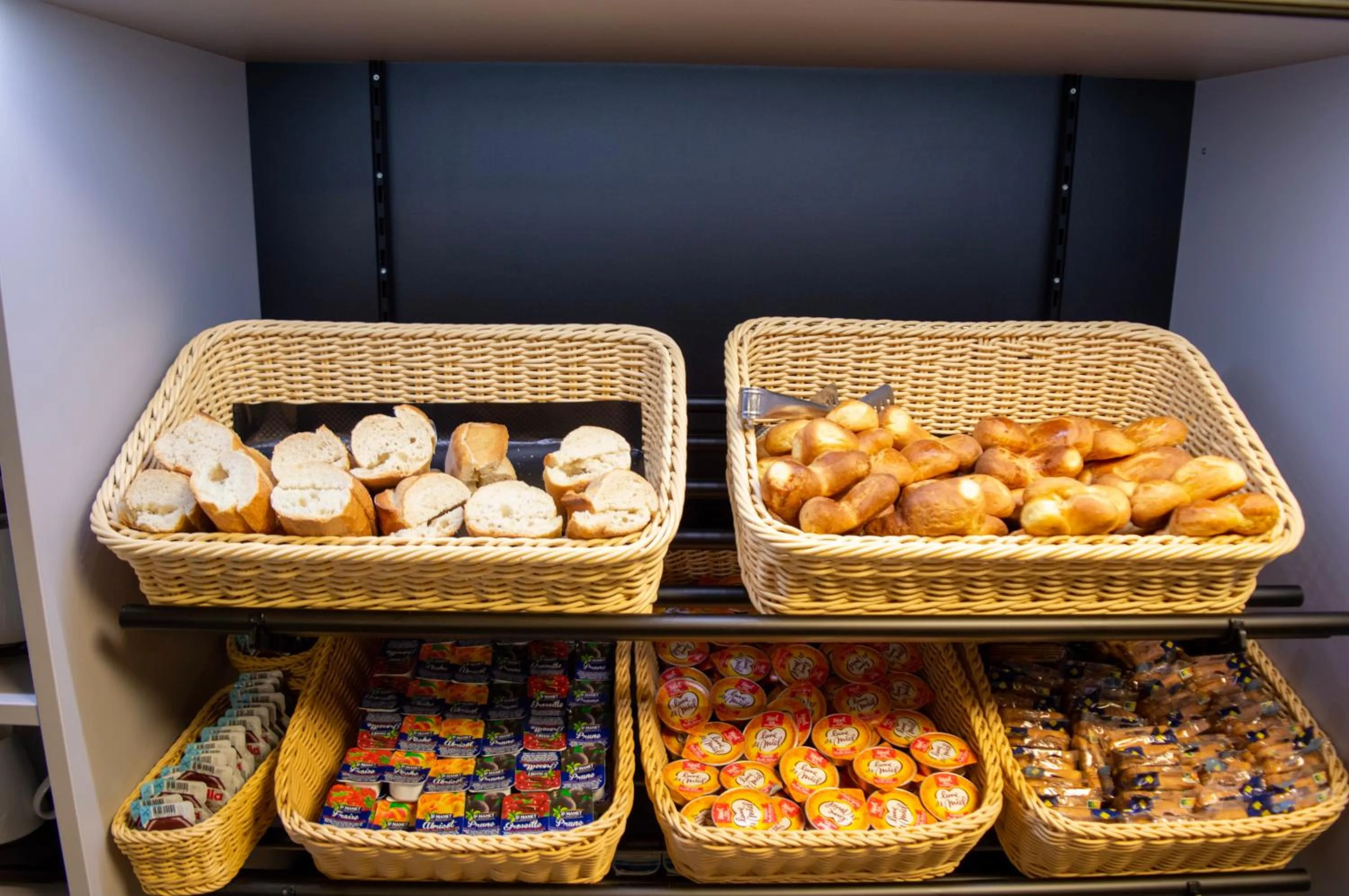 Buffet breakfast in Hotel des Lauriers Roses