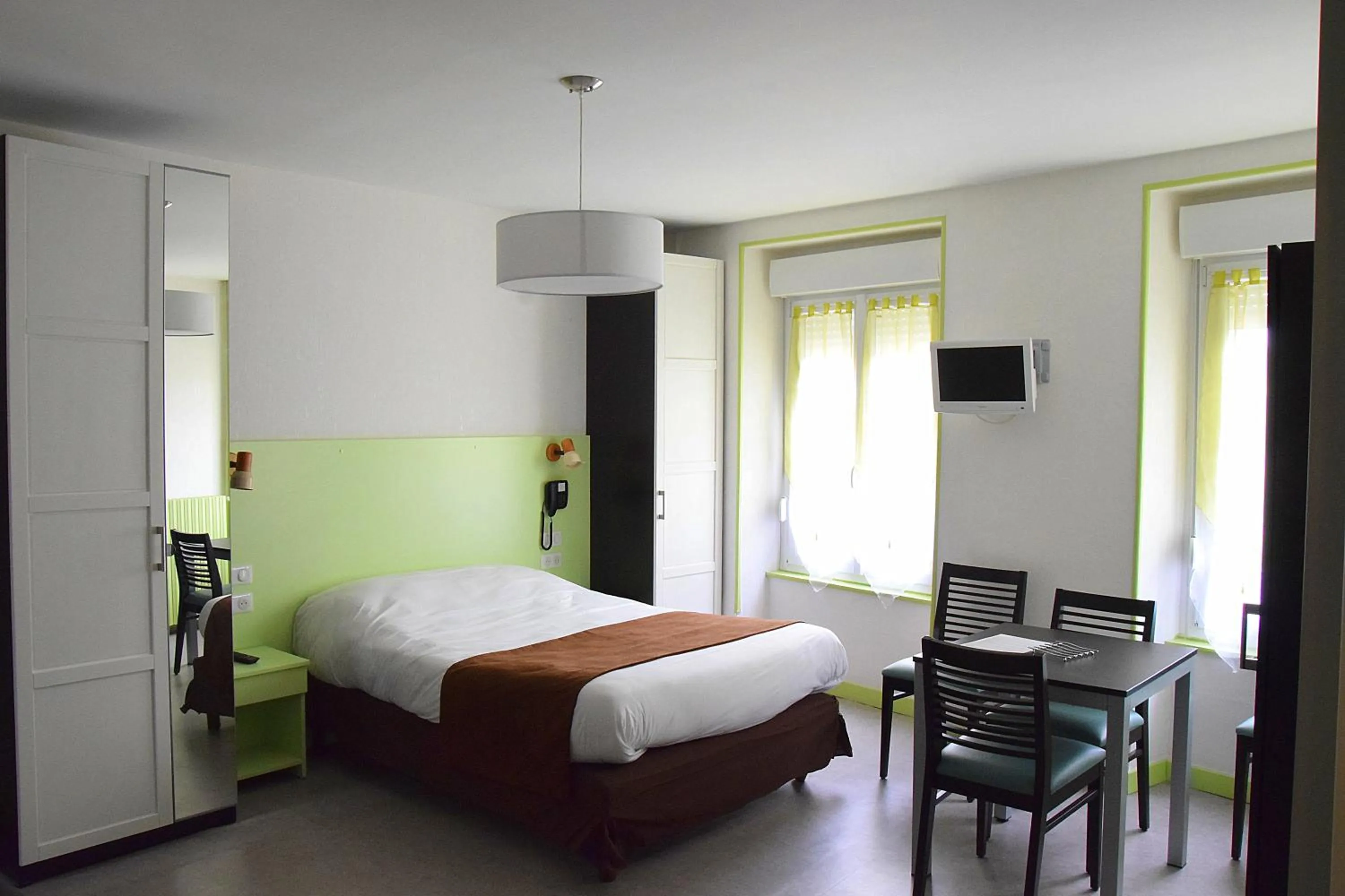 Bedroom, Bed in Hotel des Lauriers Roses