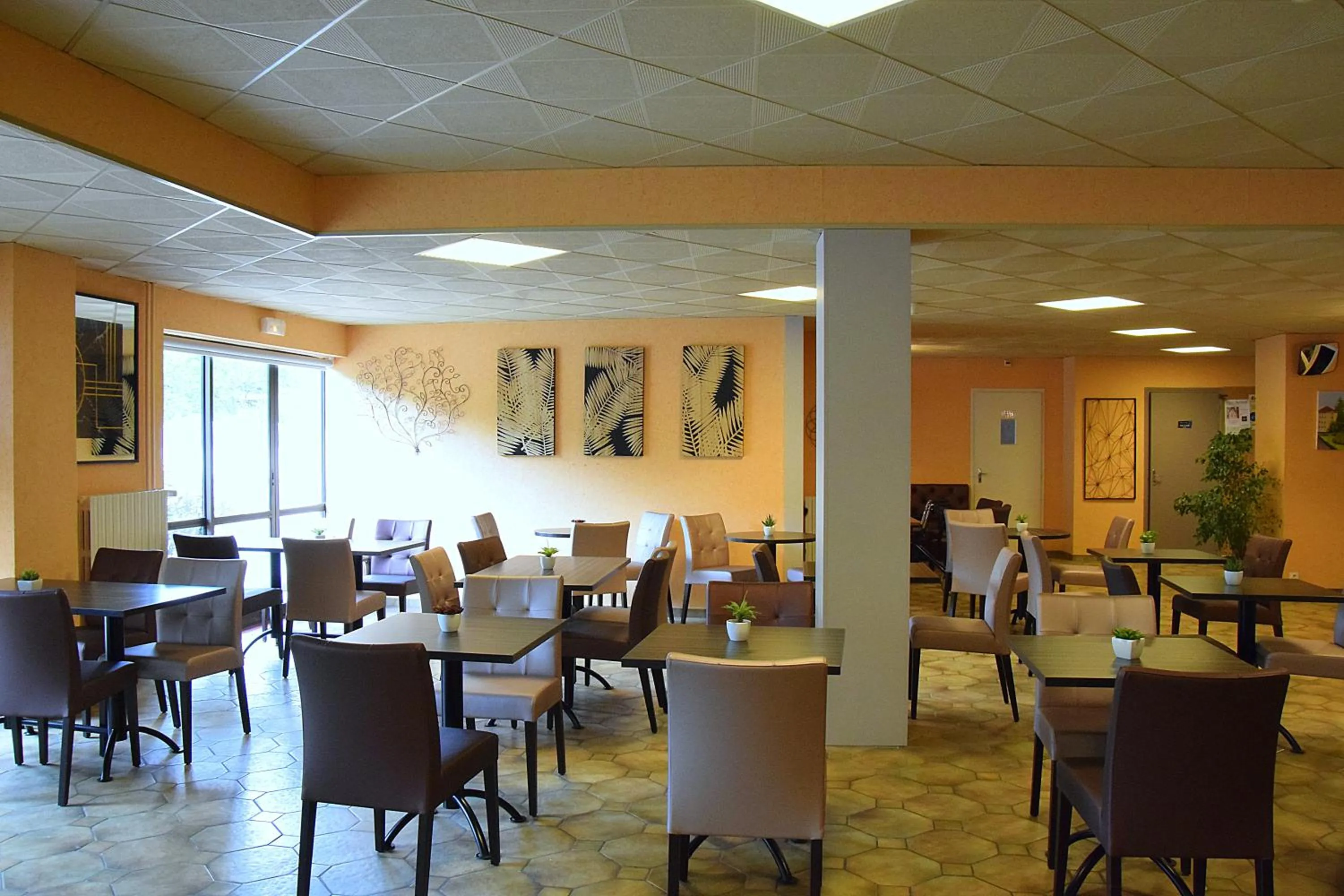 Lounge or bar in Hotel des Lauriers Roses