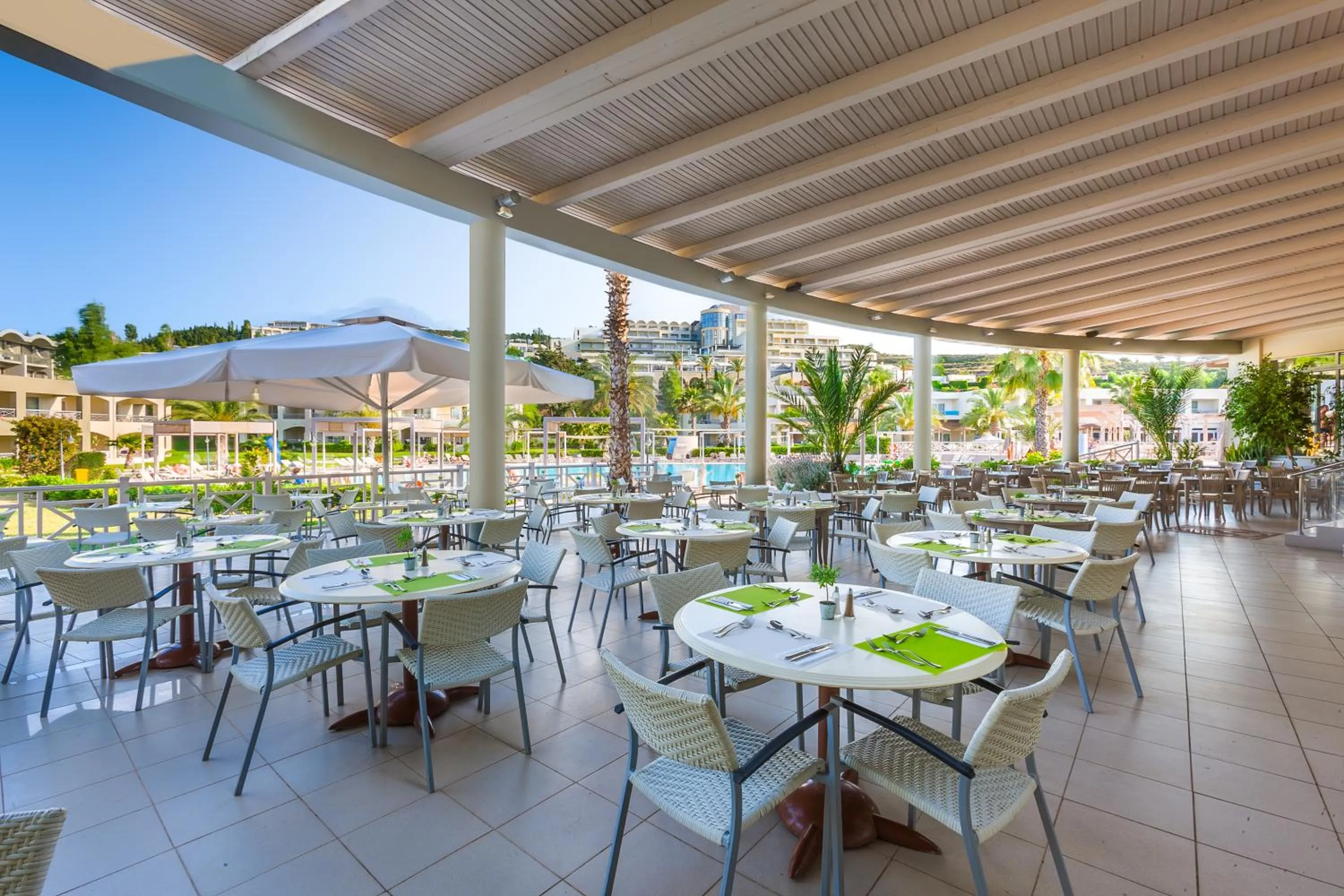 Restaurant/places to eat in Kipriotis Maris Suites