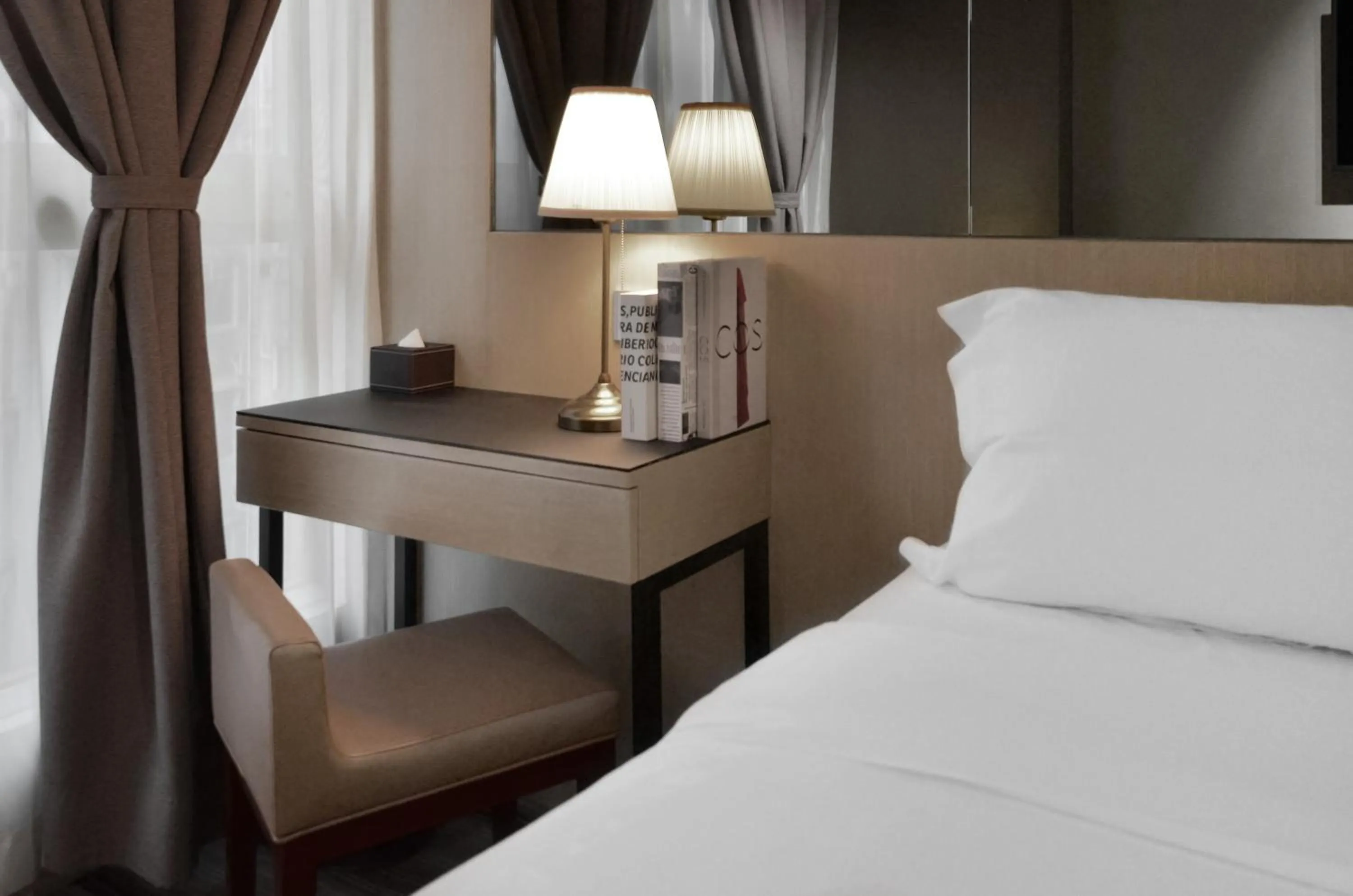 Bedroom, Bed in Eco Tree Hotel Causeway Bay