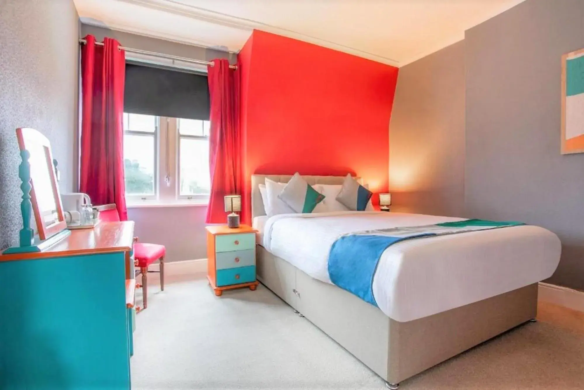 Standard King Room in Yardley Manor Hotel Standard King Room in Yardley Manor Hotel