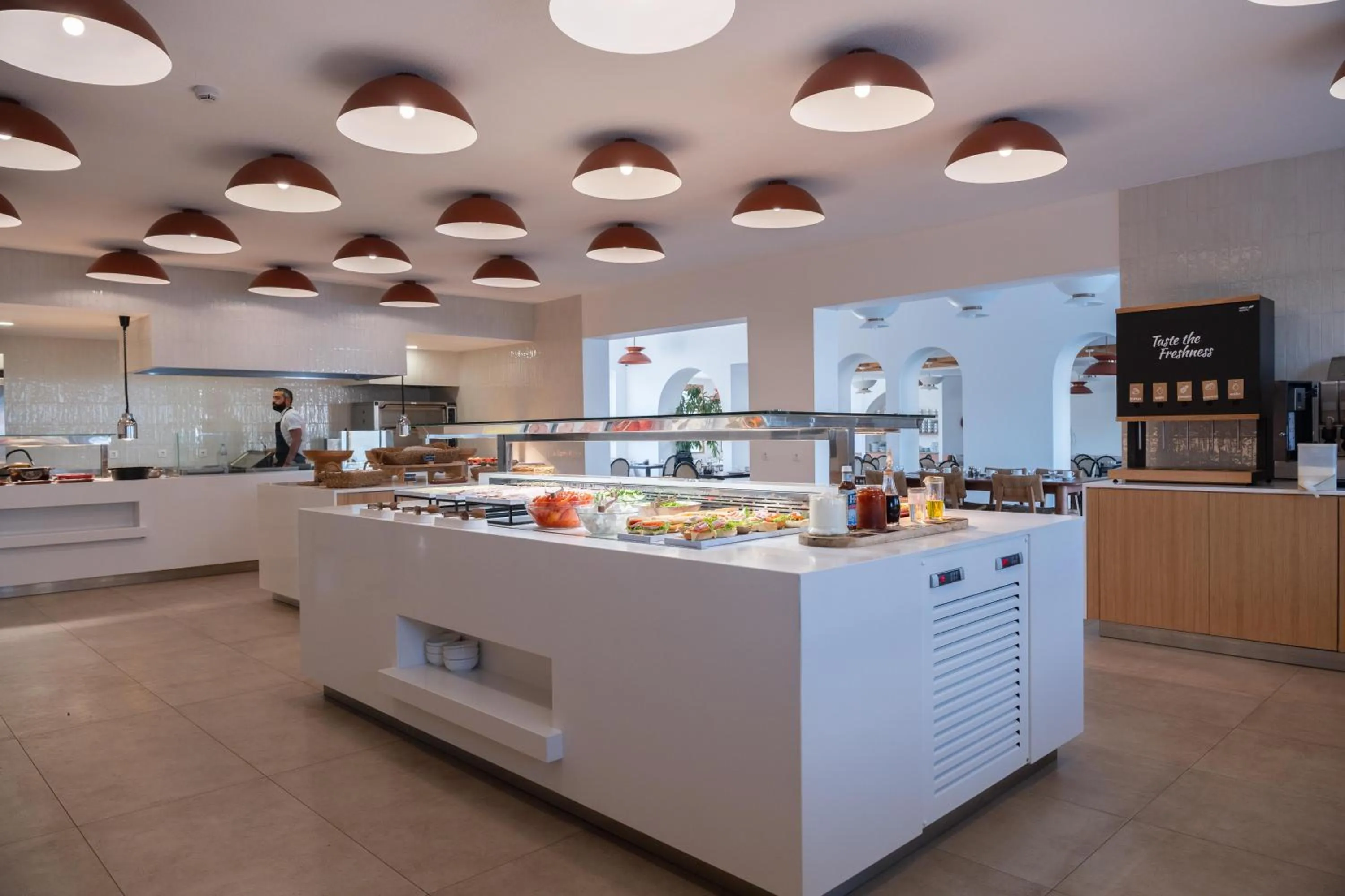 Restaurant/places to eat in Orion Hotel