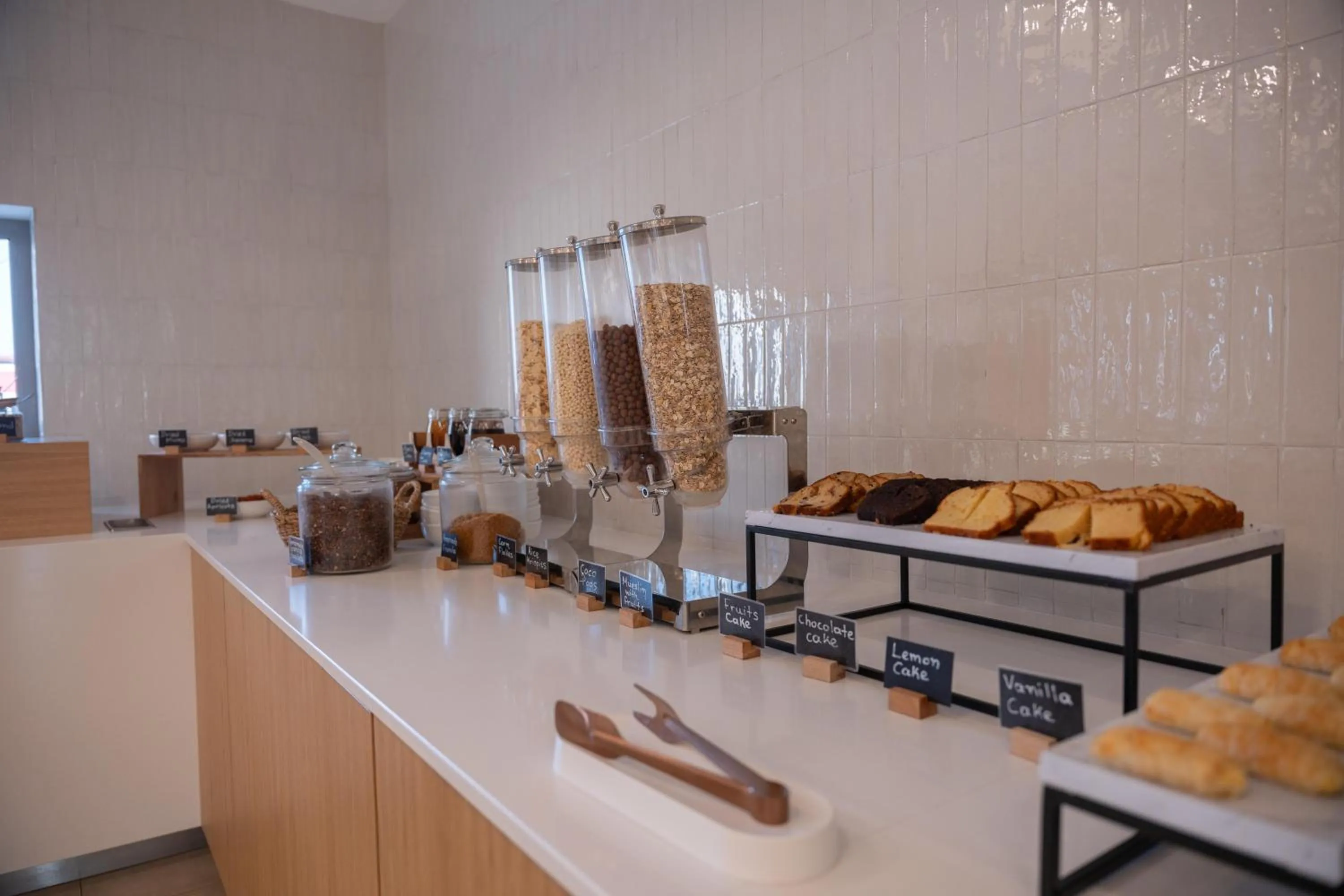 Restaurant/places to eat in Orion Hotel