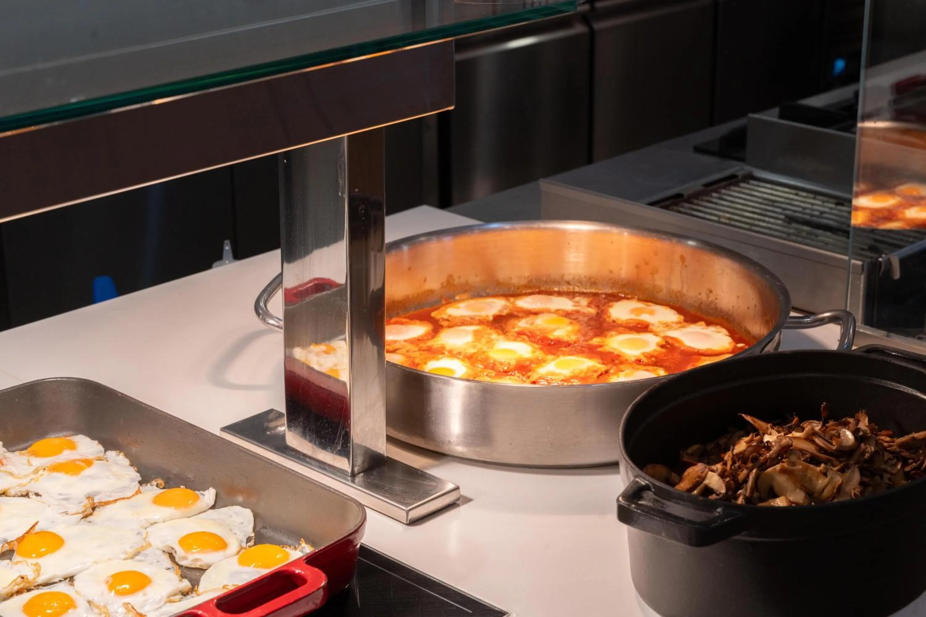 Restaurant/places to eat in Orion Hotel