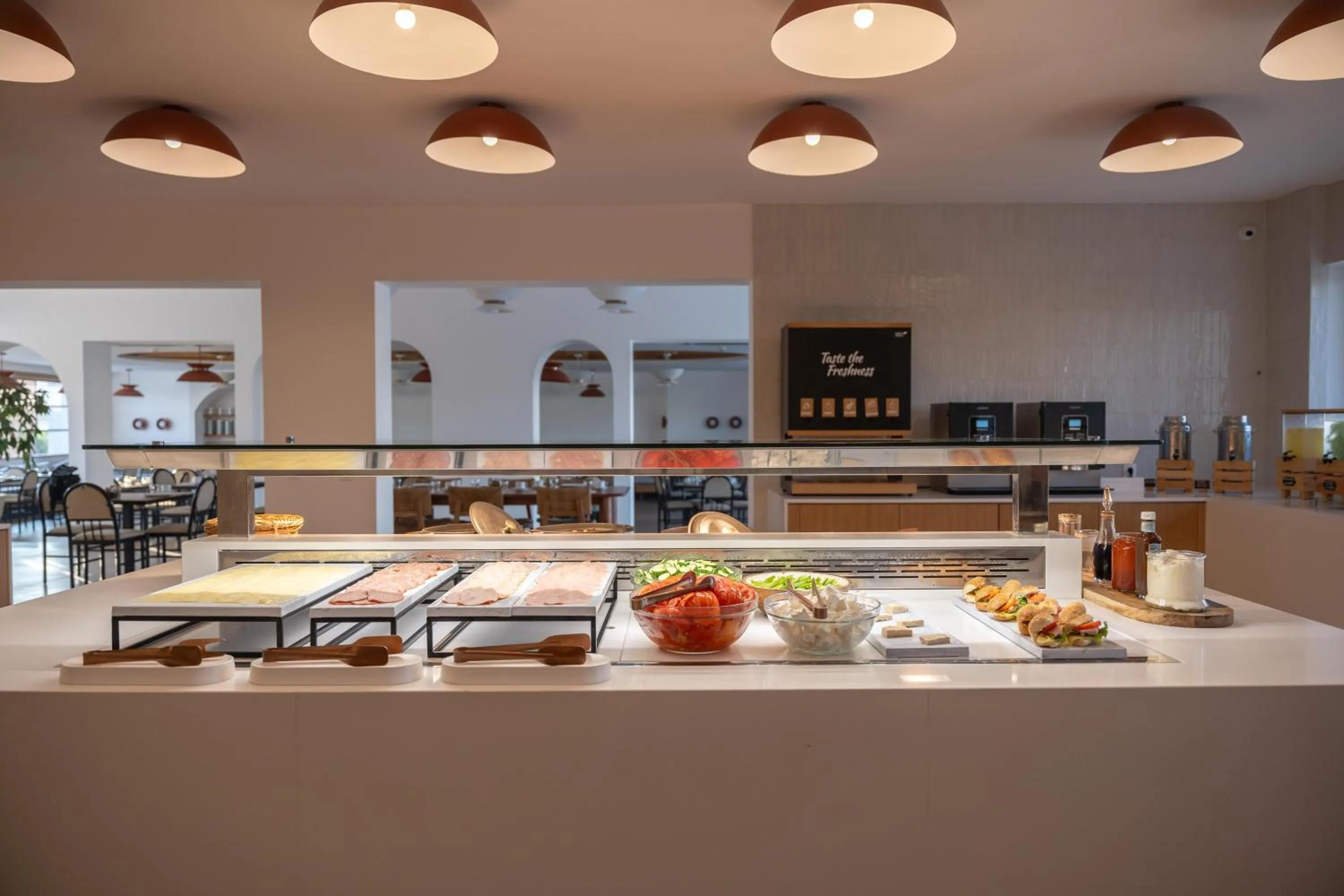 Restaurant/places to eat in Orion Hotel