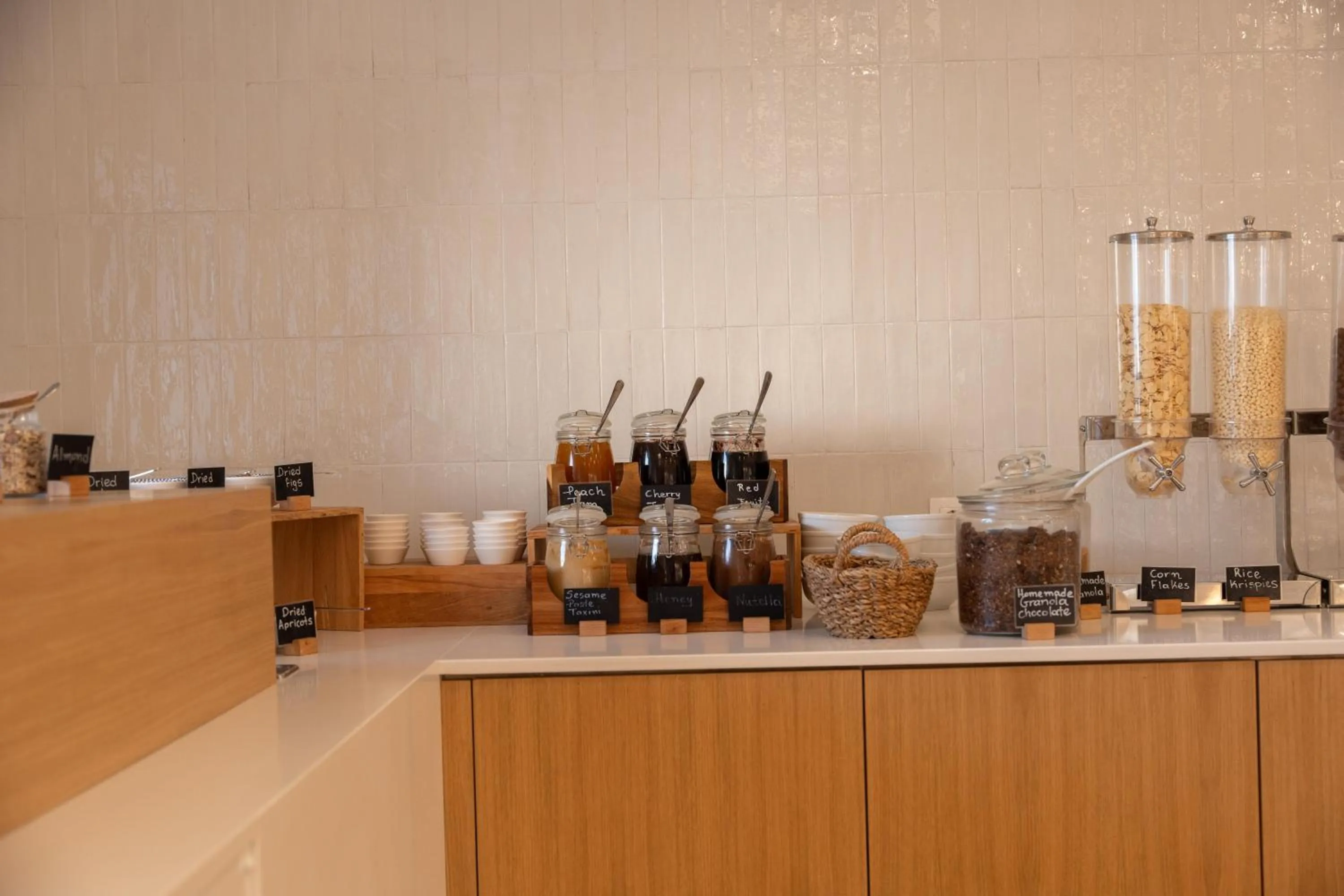 Restaurant/places to eat in Orion Hotel