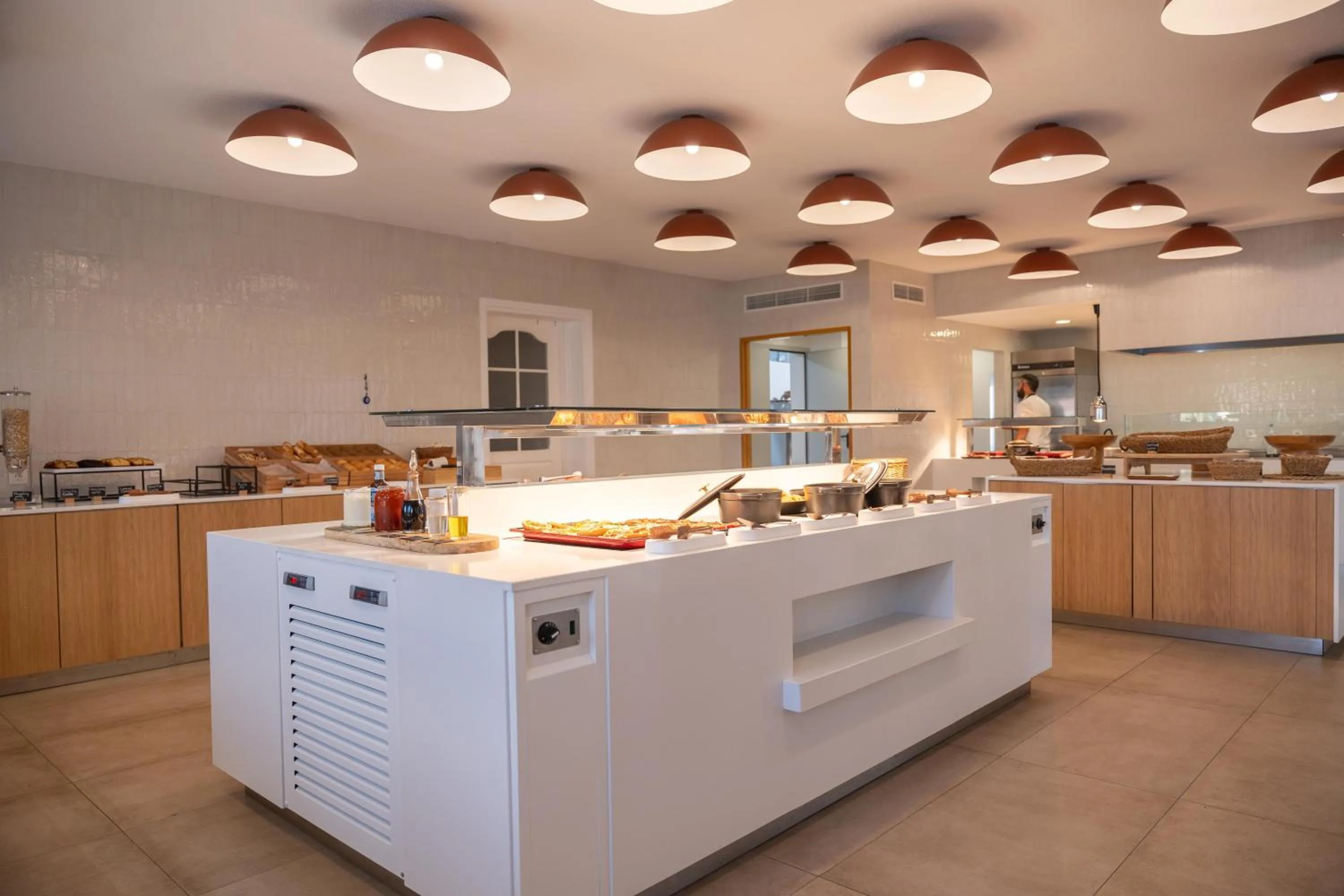 Restaurant/places to eat in Orion Hotel