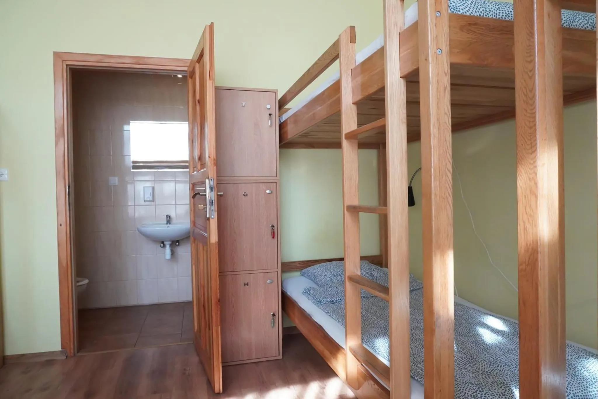 bunk bed, Bed in Hostel4u