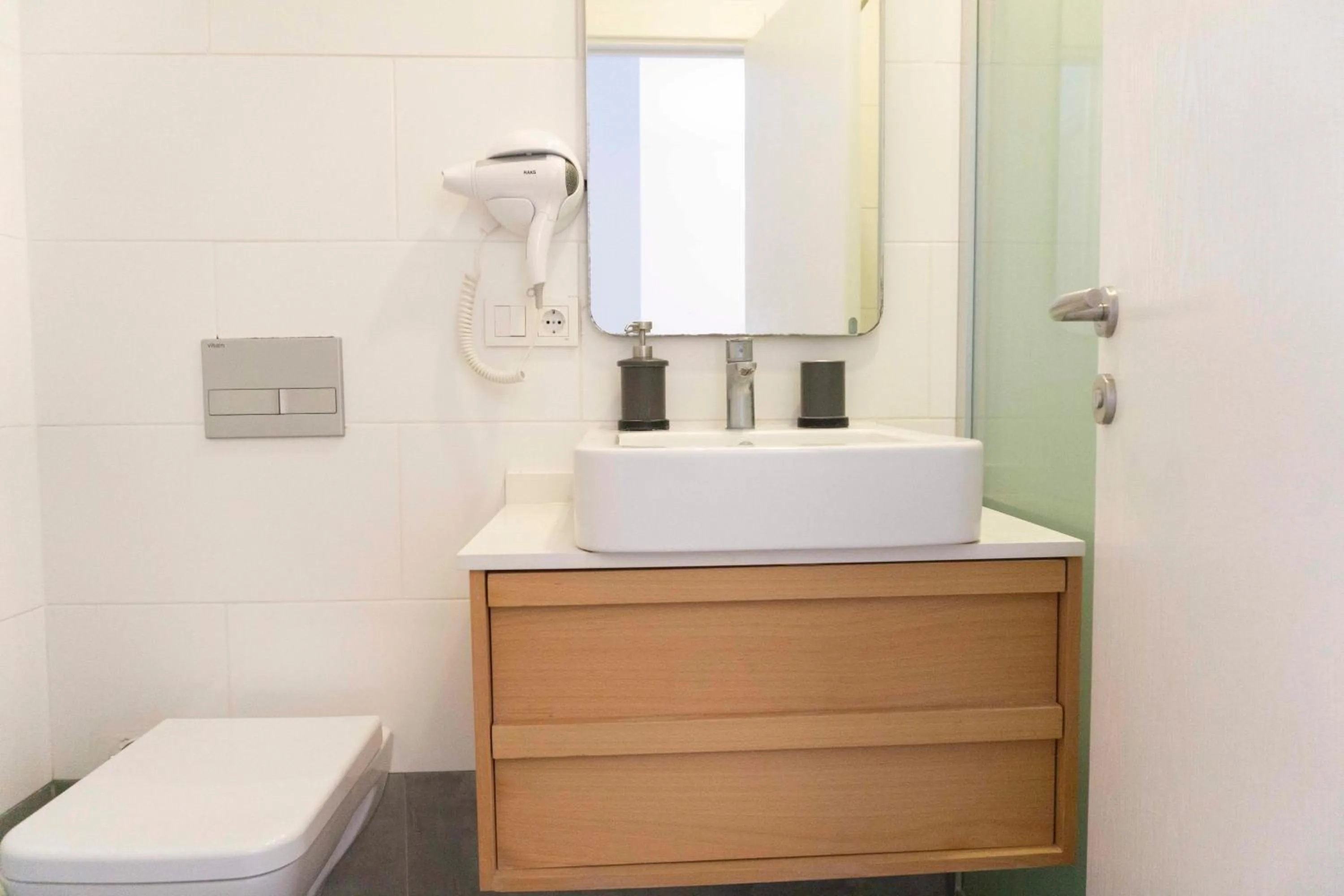 Bathroom in Daphnis Hotel