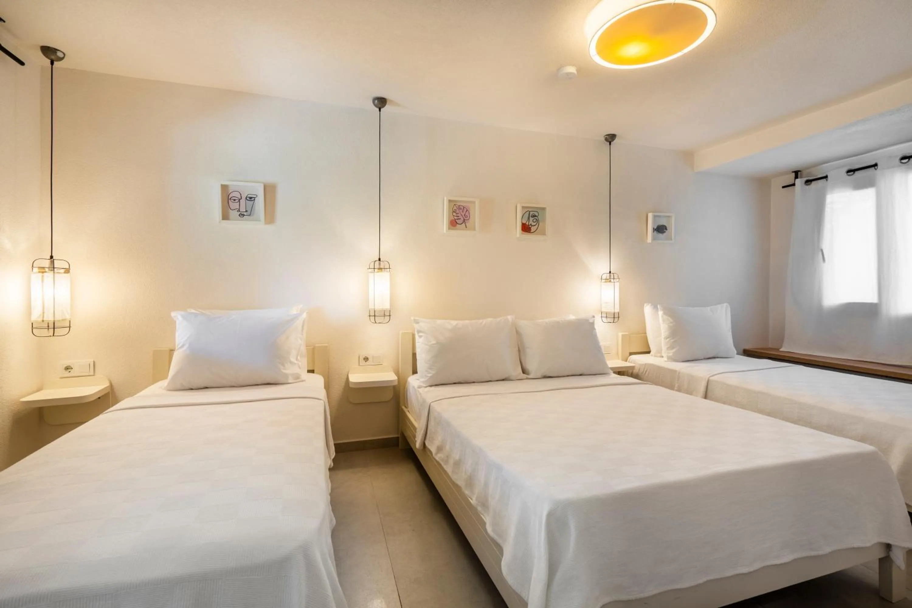 Photo of the whole room, Bed in Daphnis Hotel