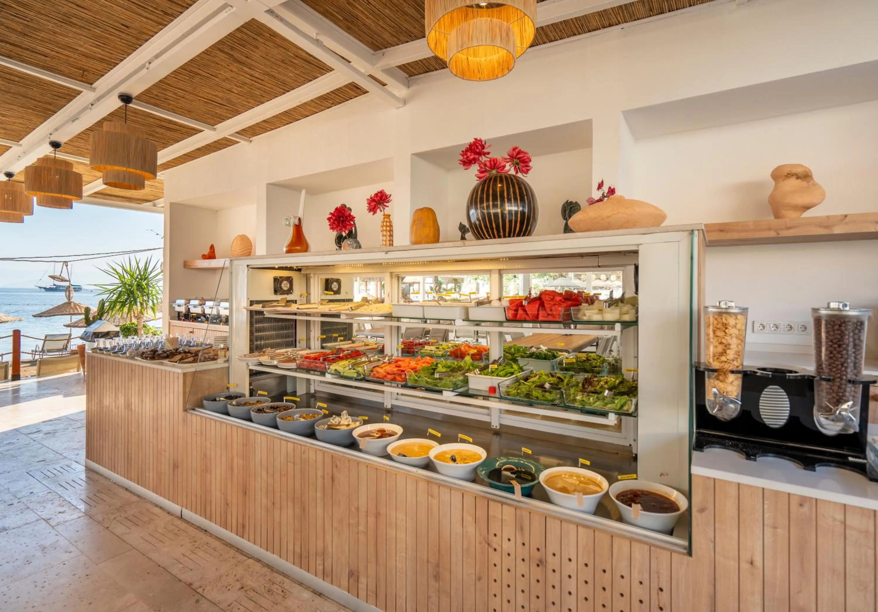 Restaurant/places to eat in Daphnis Hotel