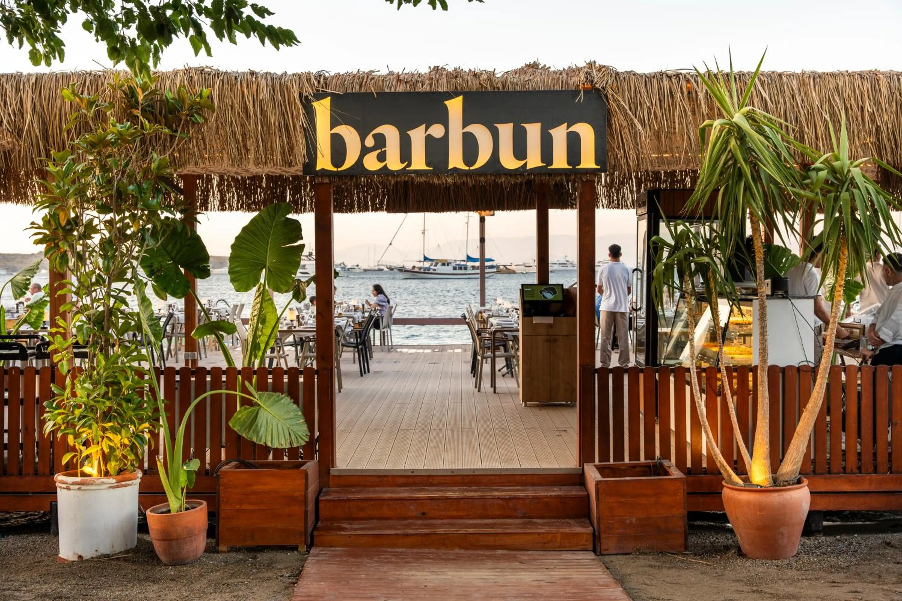 Restaurant/places to eat in Daphnis Hotel