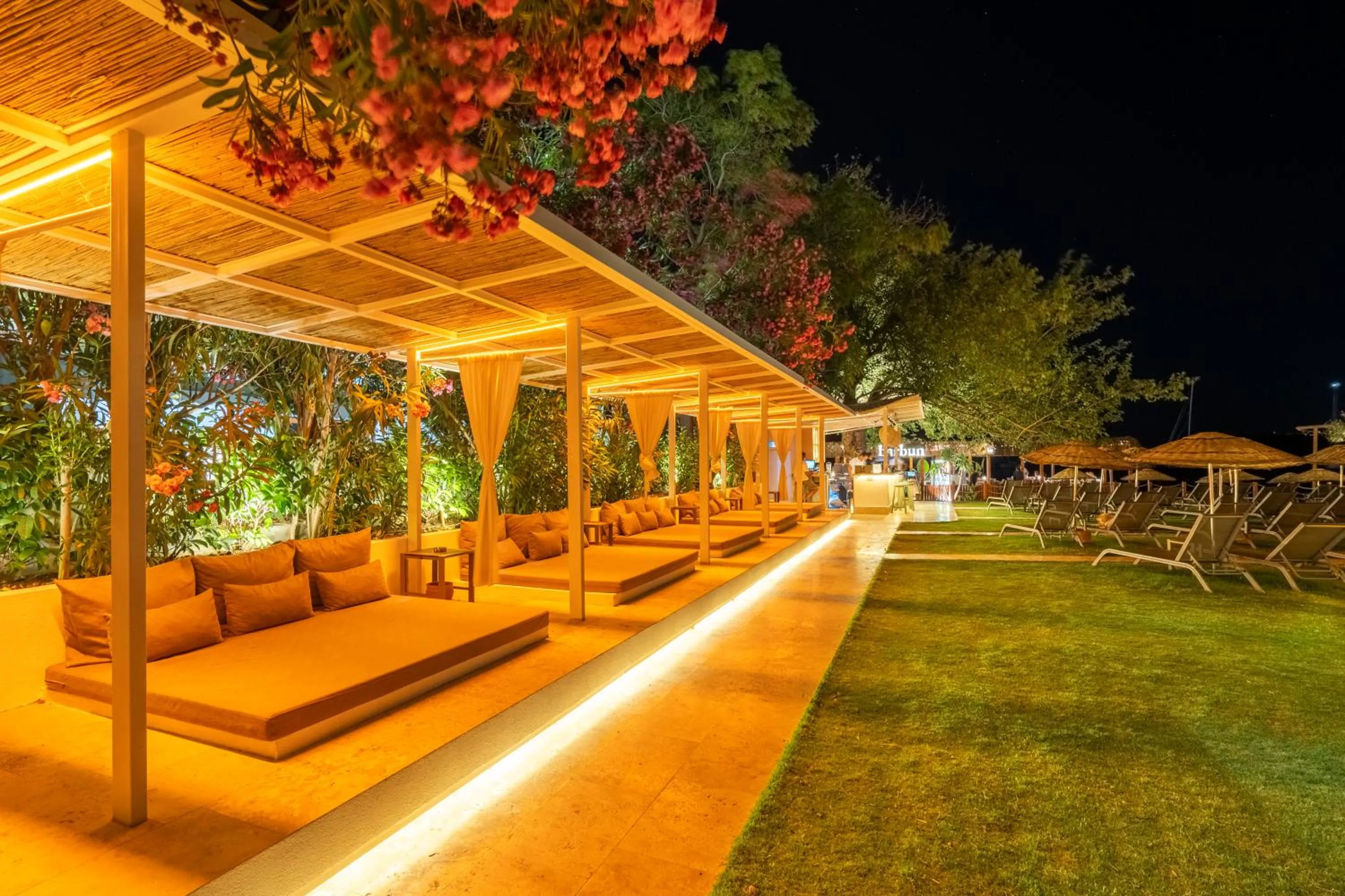 Restaurant/places to eat in Daphnis Hotel