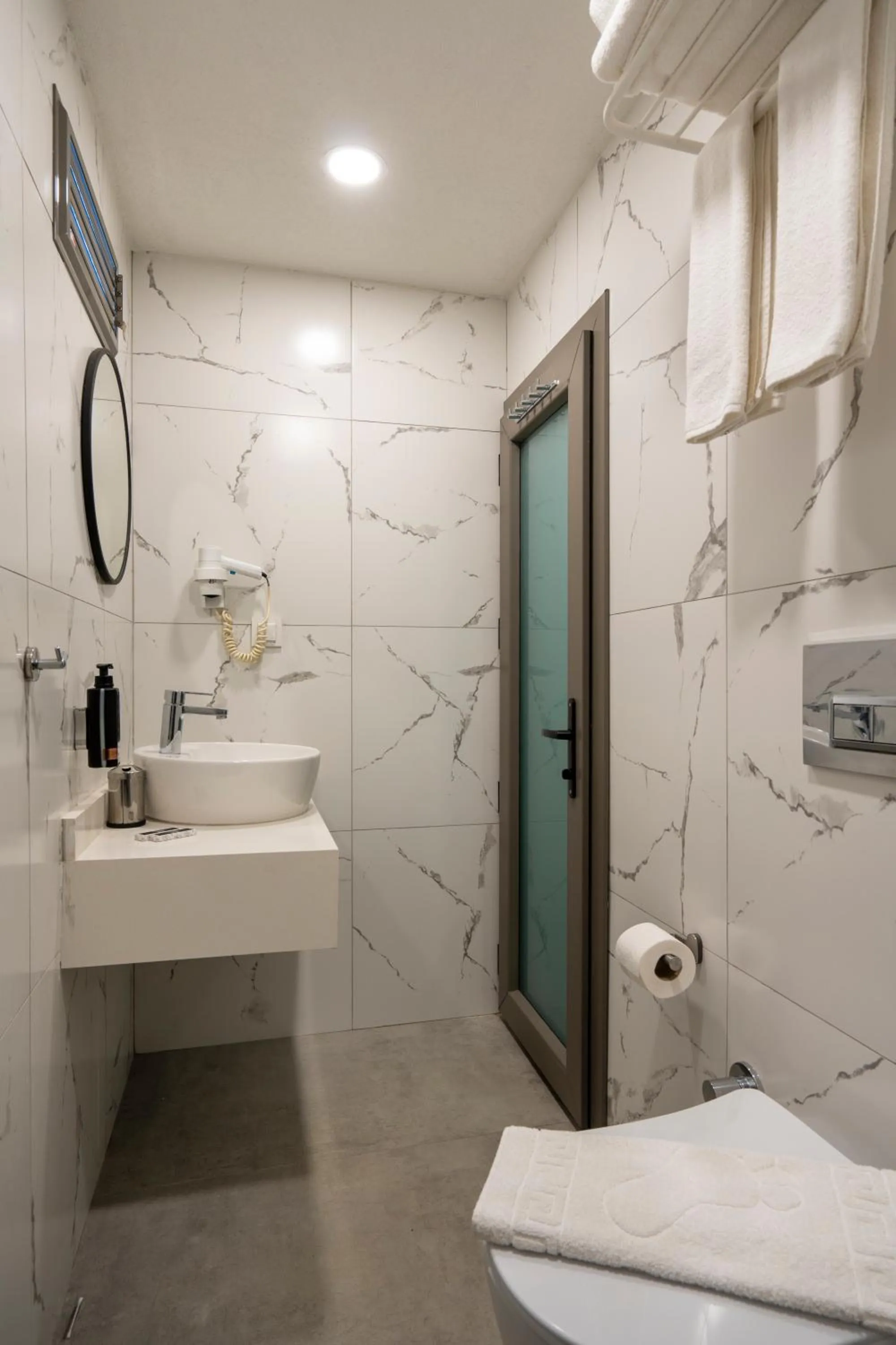 Bathroom in Daphnis Hotel