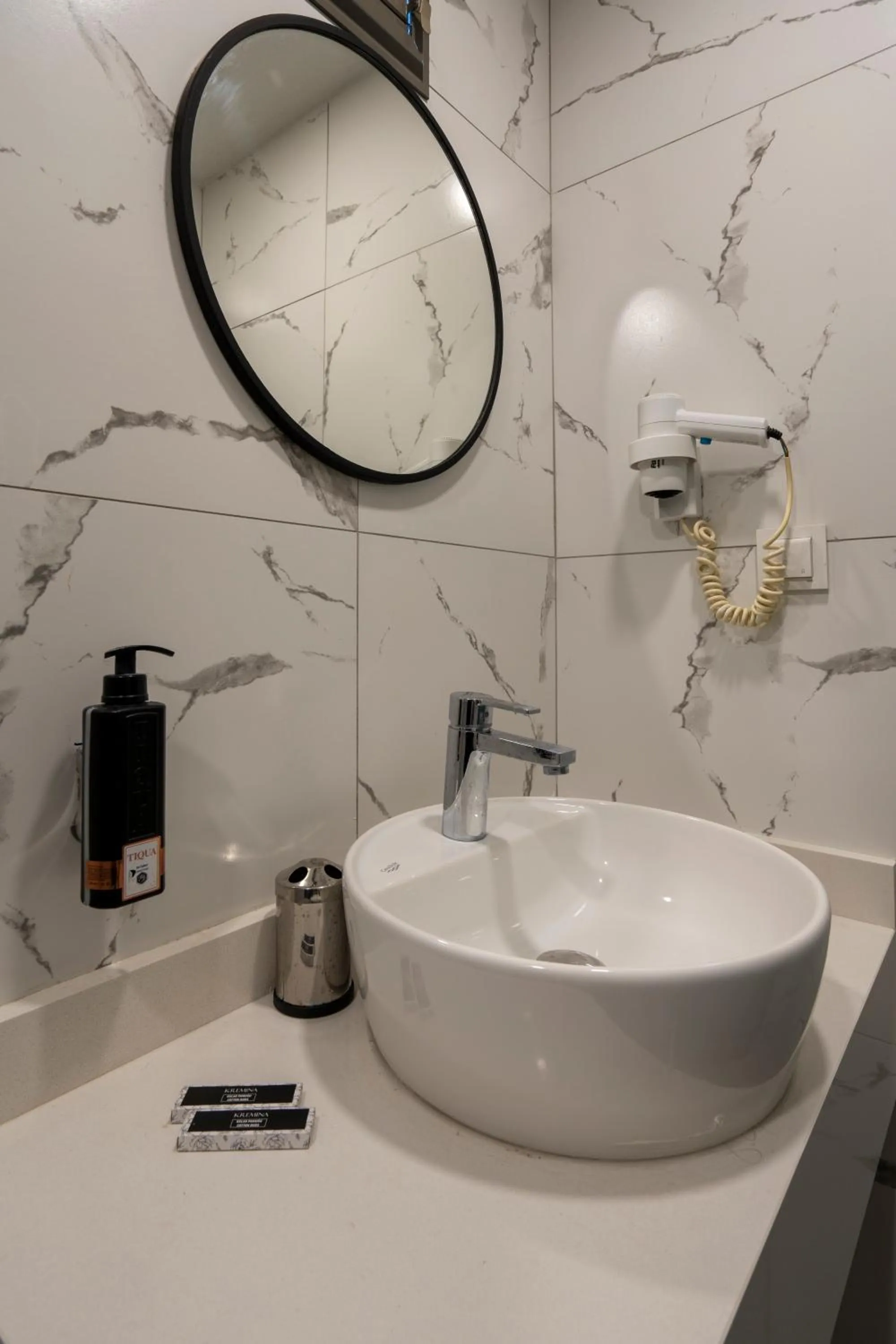 Bathroom in Daphnis Hotel