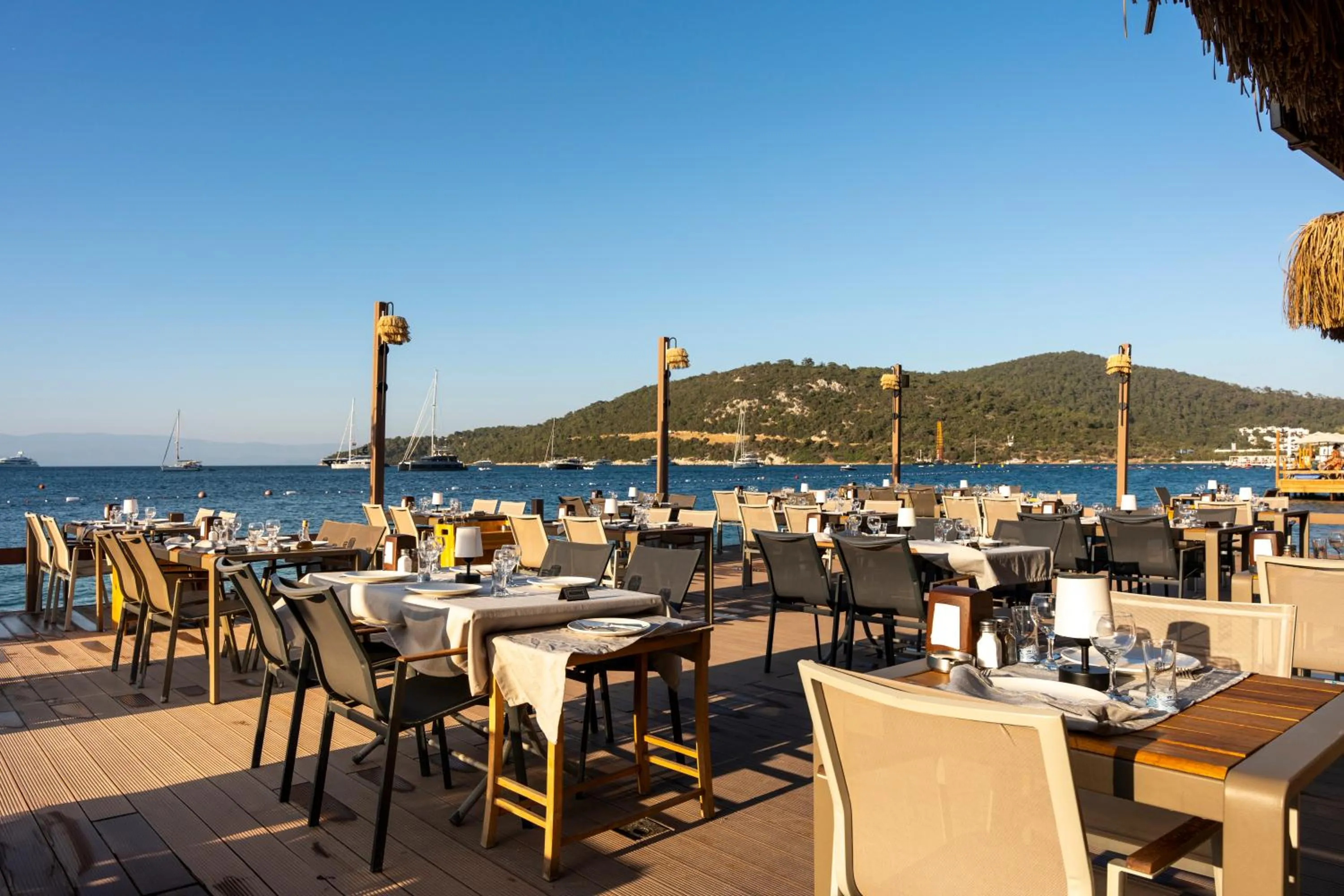 Restaurant/places to eat in Daphnis Hotel