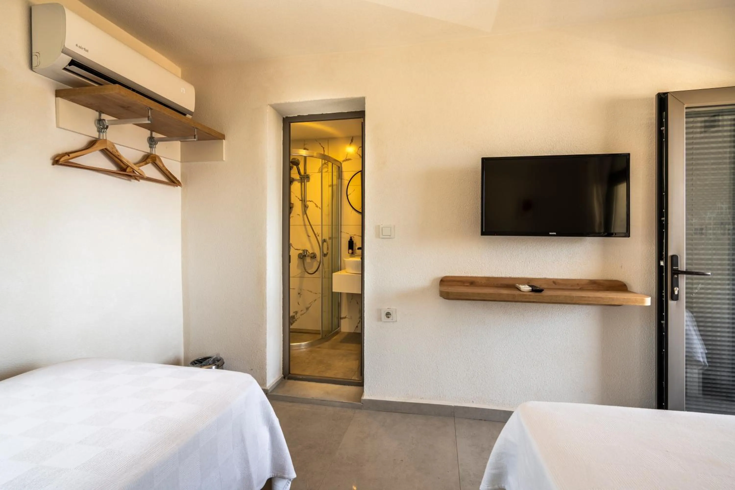 Photo of the whole room, Bed in Daphnis Hotel