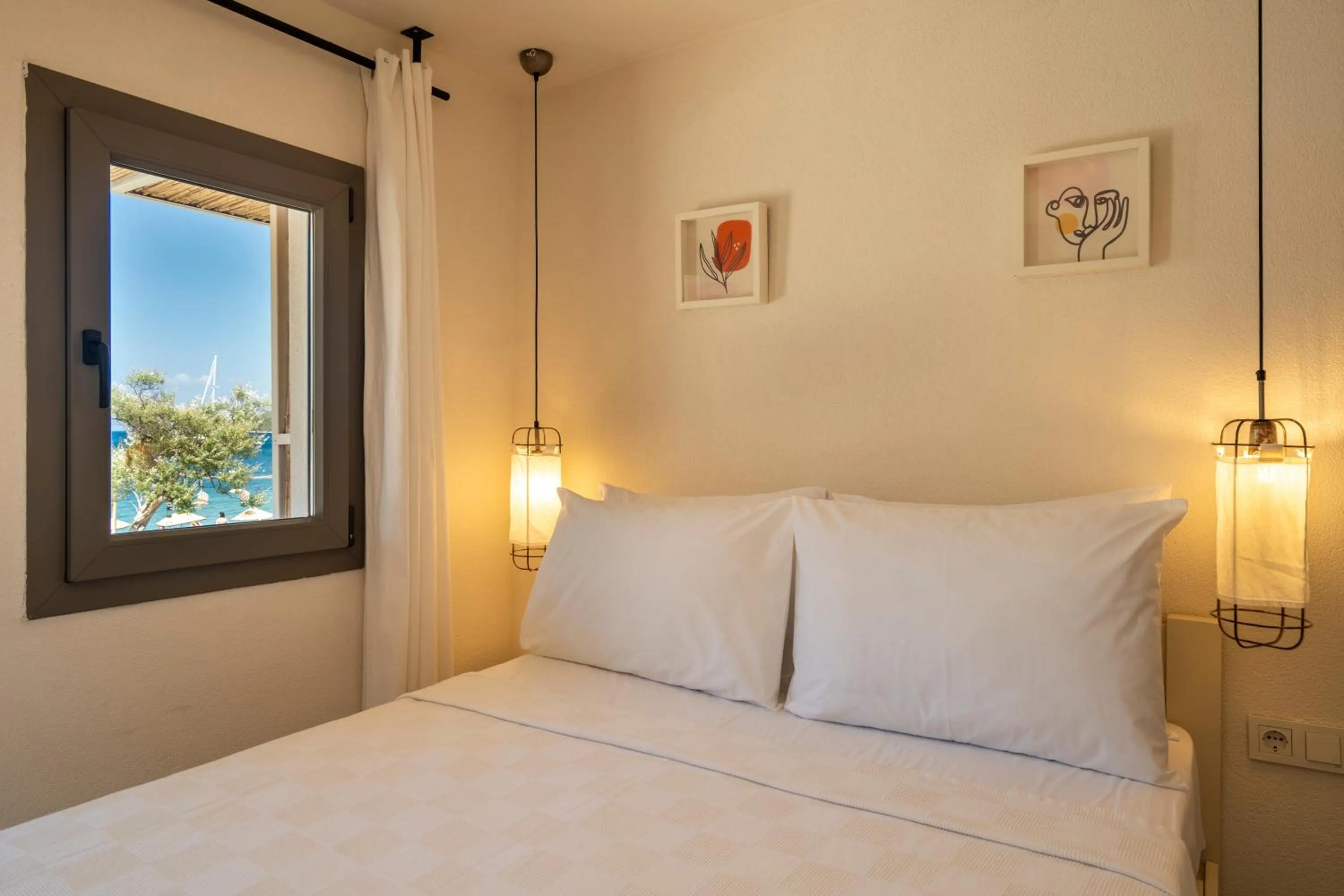 Photo of the whole room, Bed in Daphnis Hotel