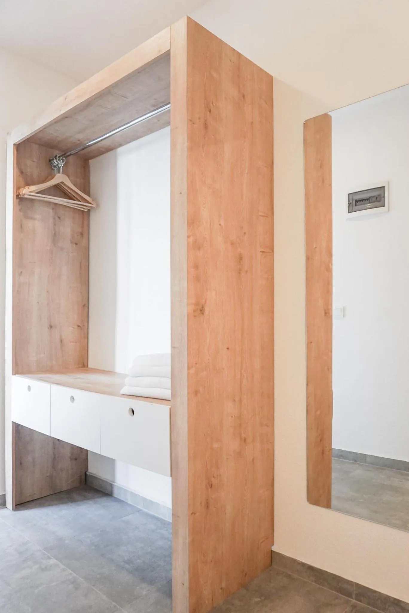 wardrobe in Daphnis Hotel