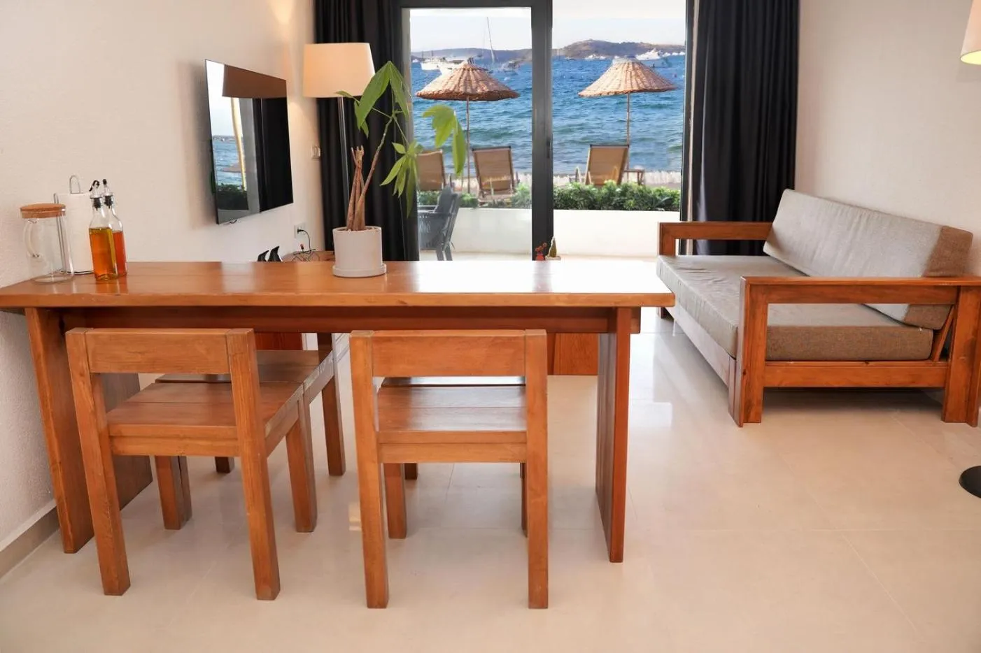 Living room in Daphnis Hotel