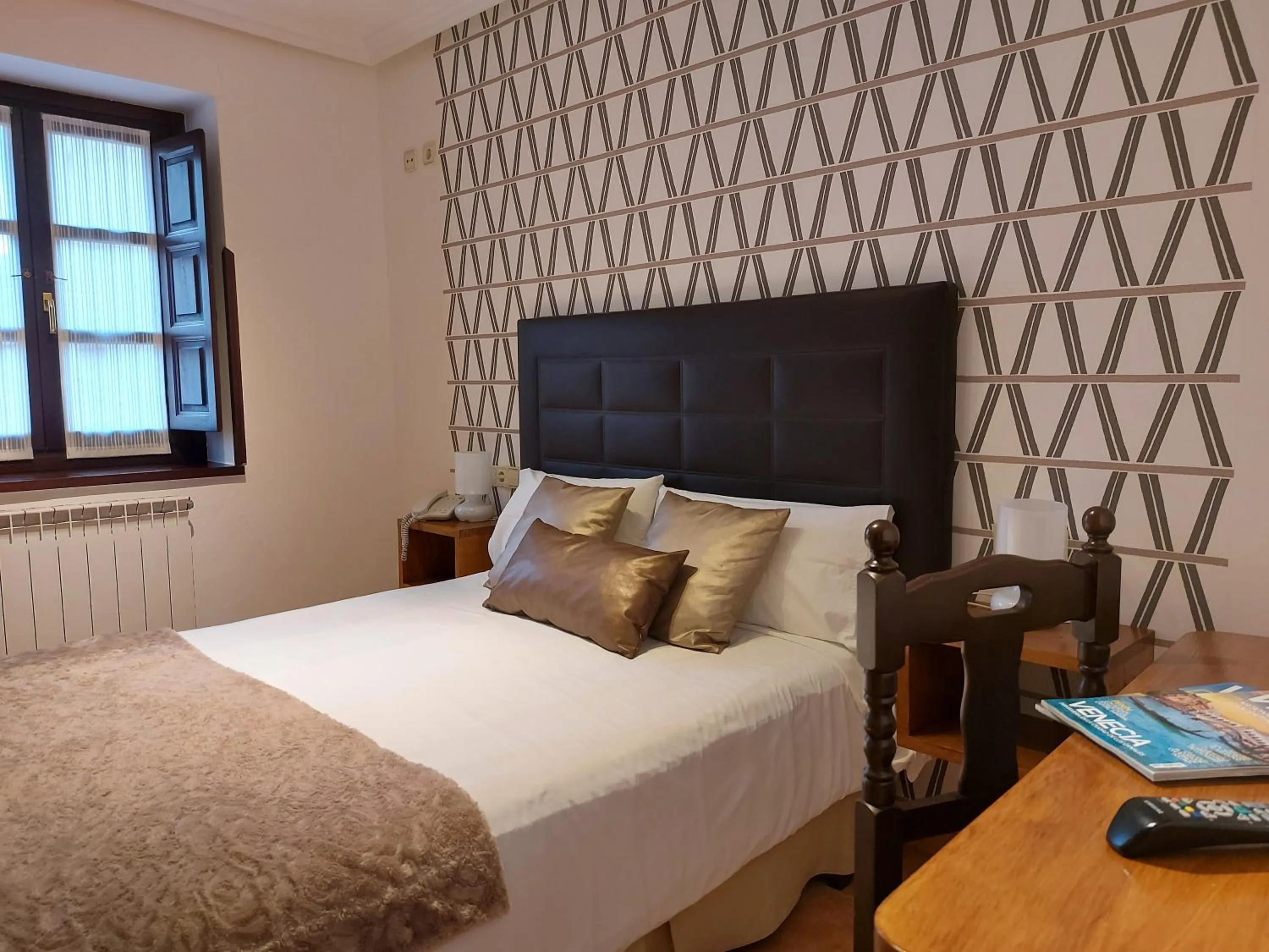 Photo of the whole room, Bed in Hotel Rural Entremontes