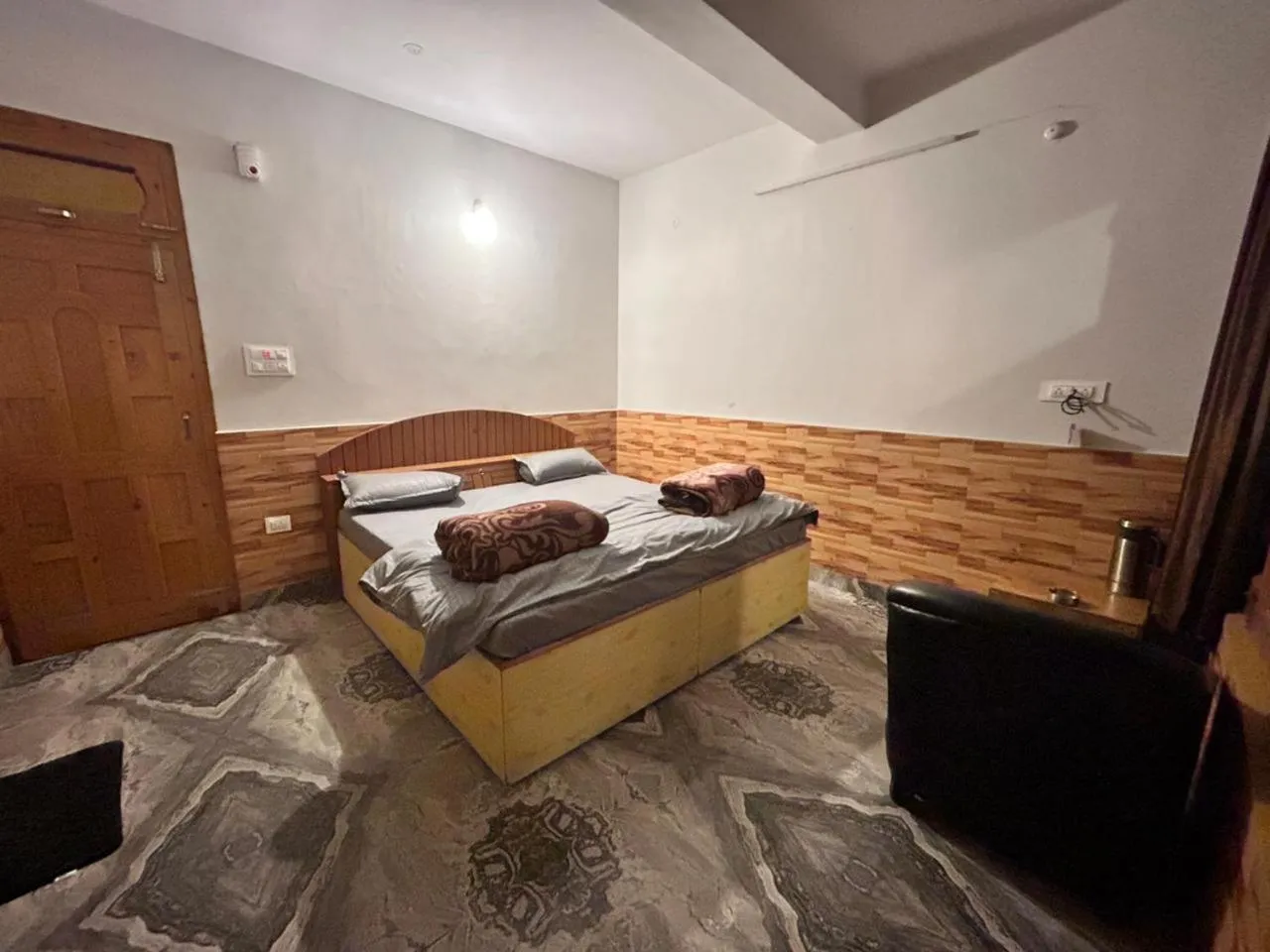 Bedroom, Bed in Flipsyde Retreat