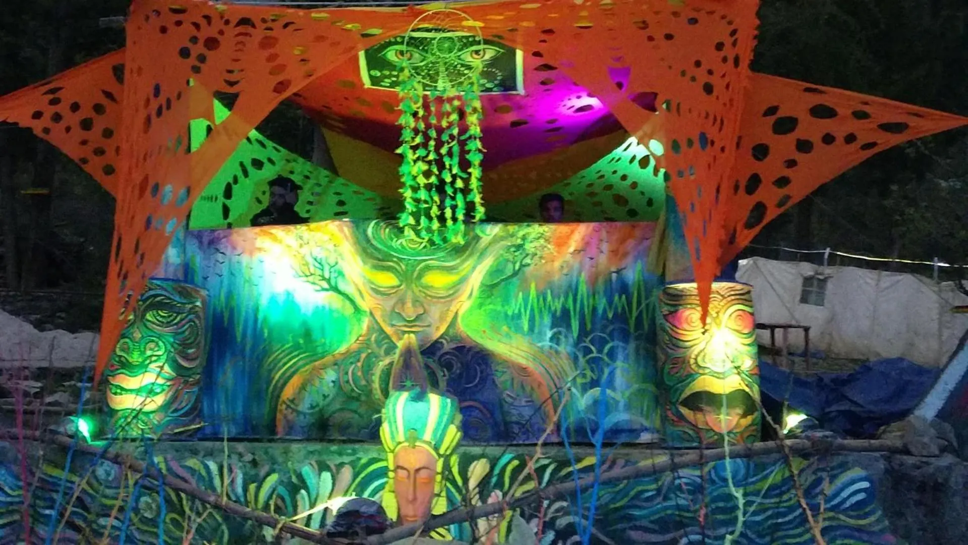 Entertainment in Flipsyde Retreat